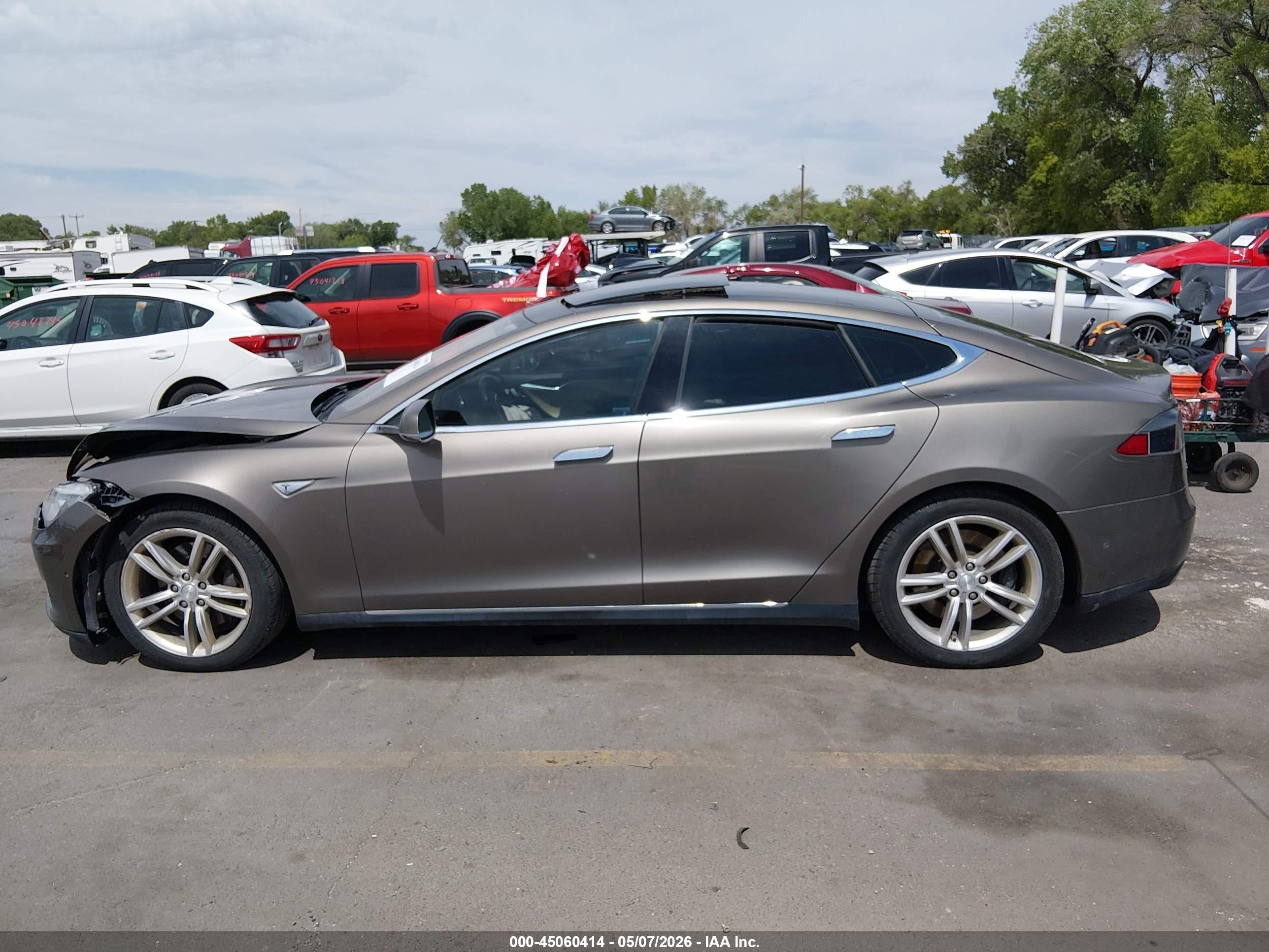 2015 Tesla Model S Champagne vin: 5YJSA1H20FF096434