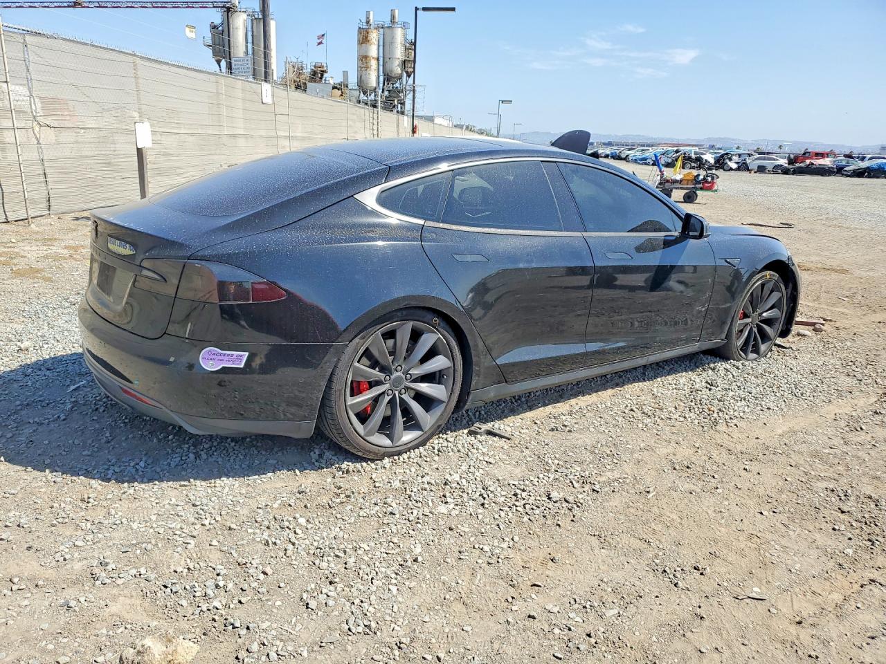 2015 Tesla Model S 85d Black vin: 5YJSA1H21FFP68131