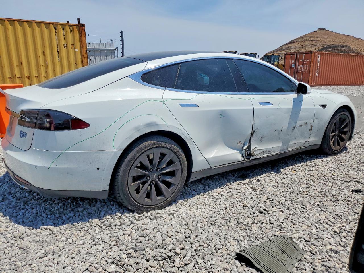 2015 Tesla Model S 85d White vin: 5YJSA1H22FF096628