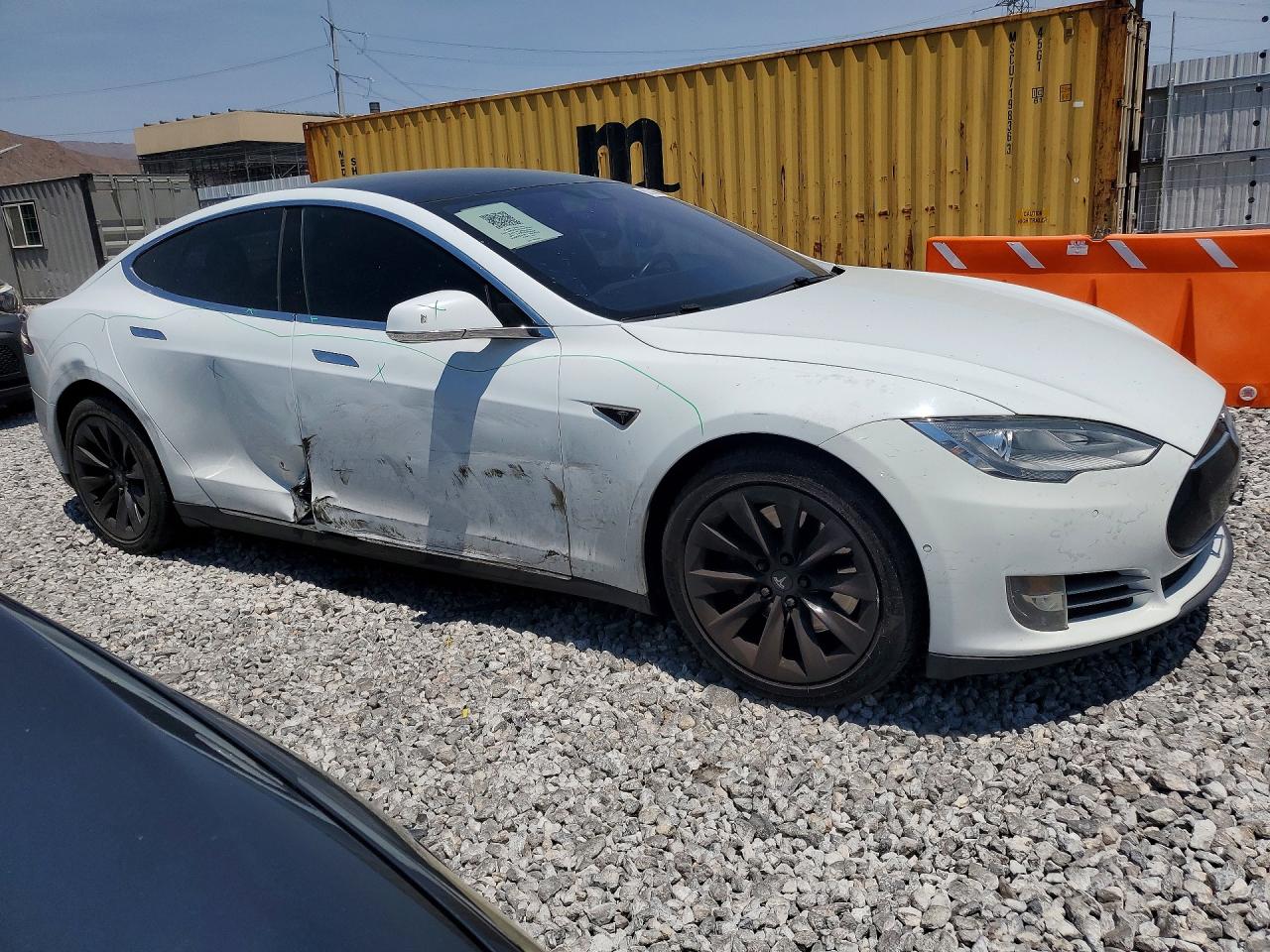 2015 Tesla Model S 85d White vin: 5YJSA1H22FF096628