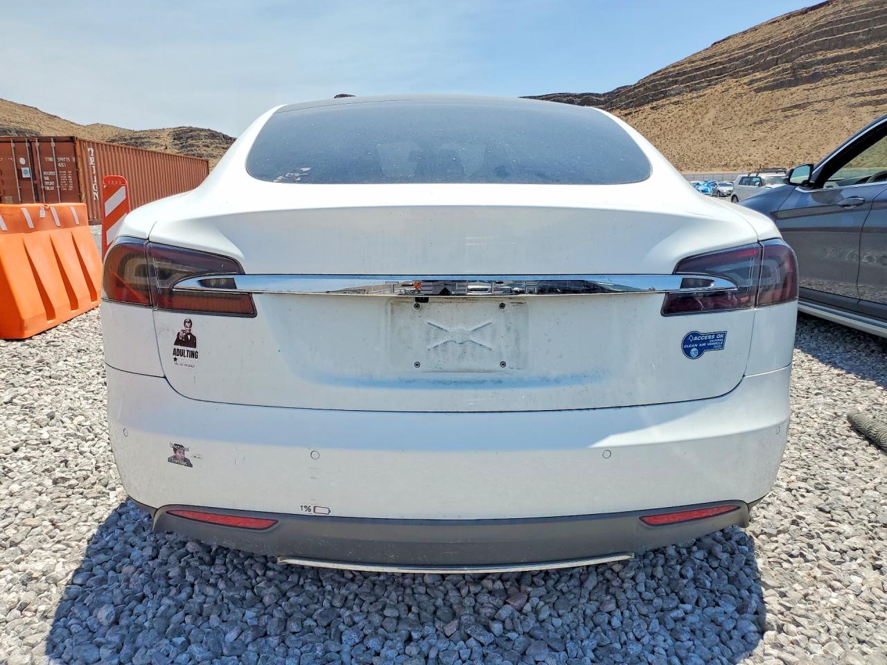 2015 Tesla Model S 85d White vin: 5YJSA1H22FF096628