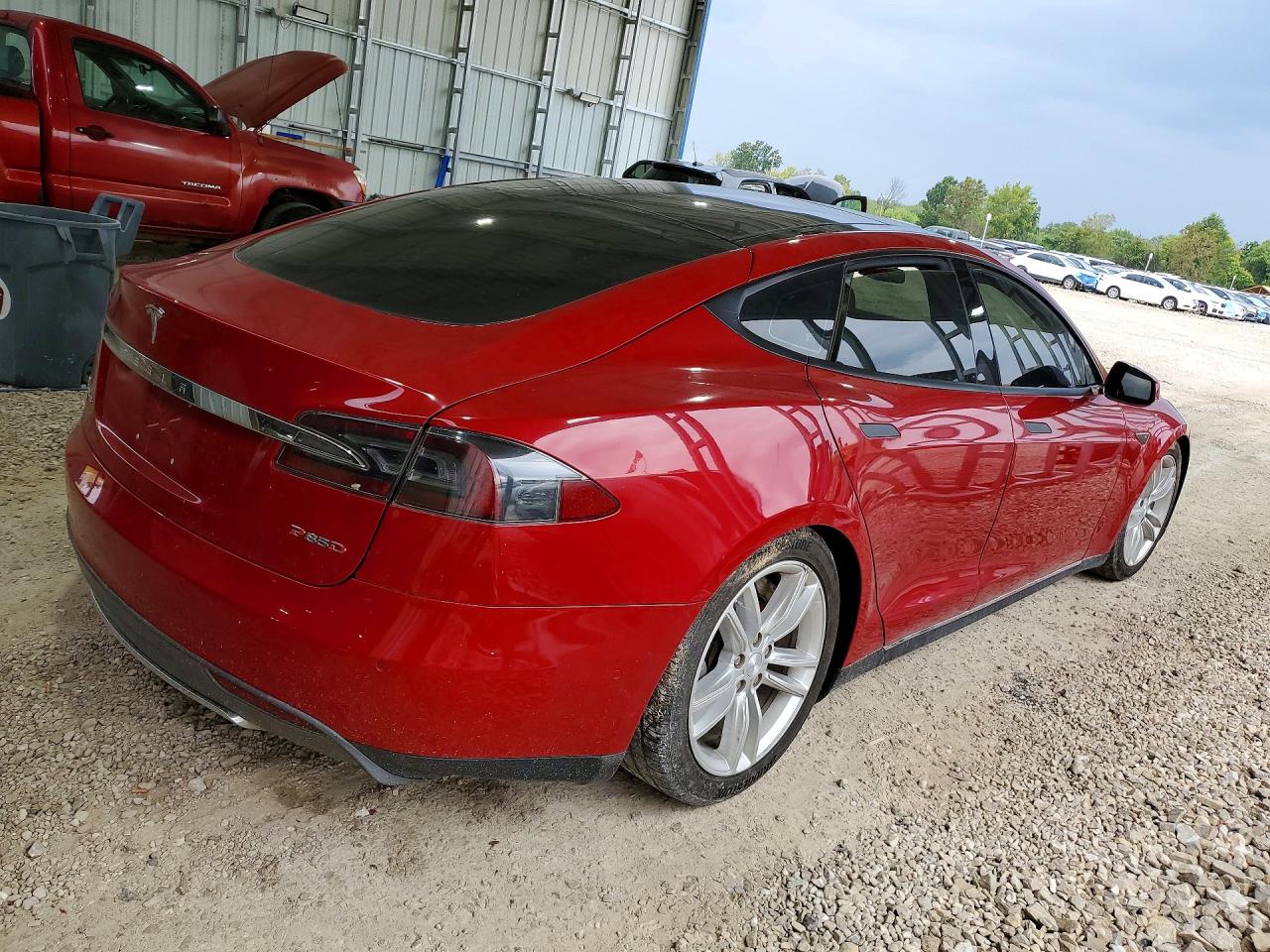 2014 Tesla Model S Red vin: 5YJSA1H23EFP65827