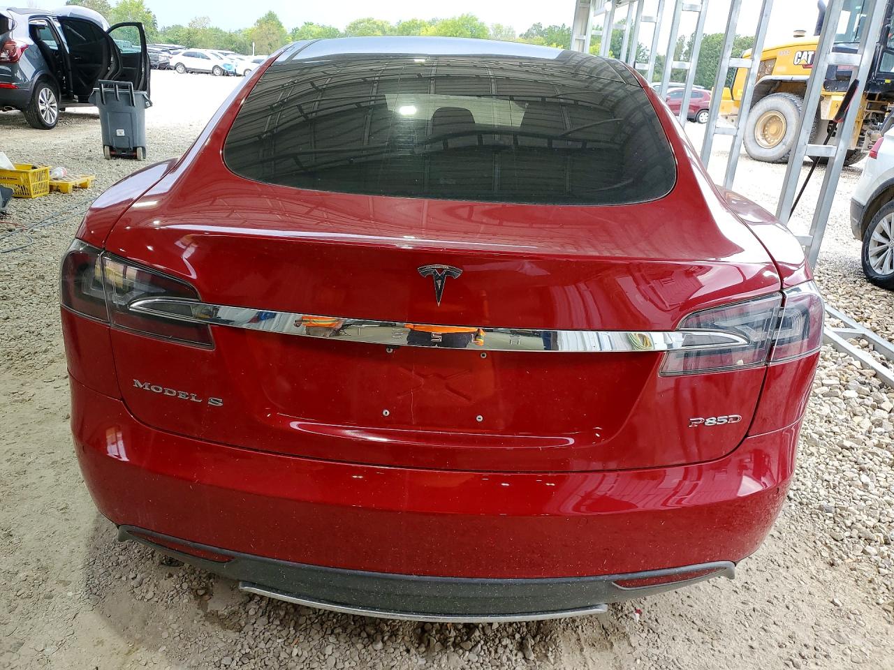 2014 Tesla Model S Red vin: 5YJSA1H23EFP65827