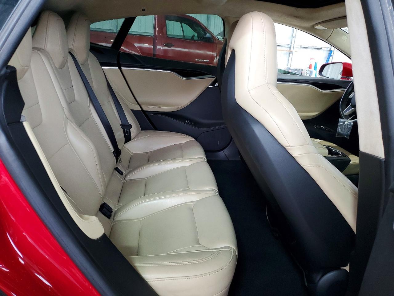 2014 Tesla Model S Red vin: 5YJSA1H23EFP65827