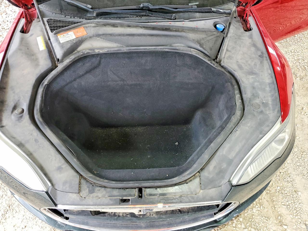 2014 Tesla Model S Red vin: 5YJSA1H23EFP65827