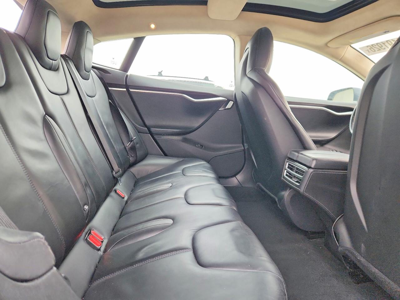 2015 Tesla Model S 85d Черный vin: 5YJSA1H23FFP75632