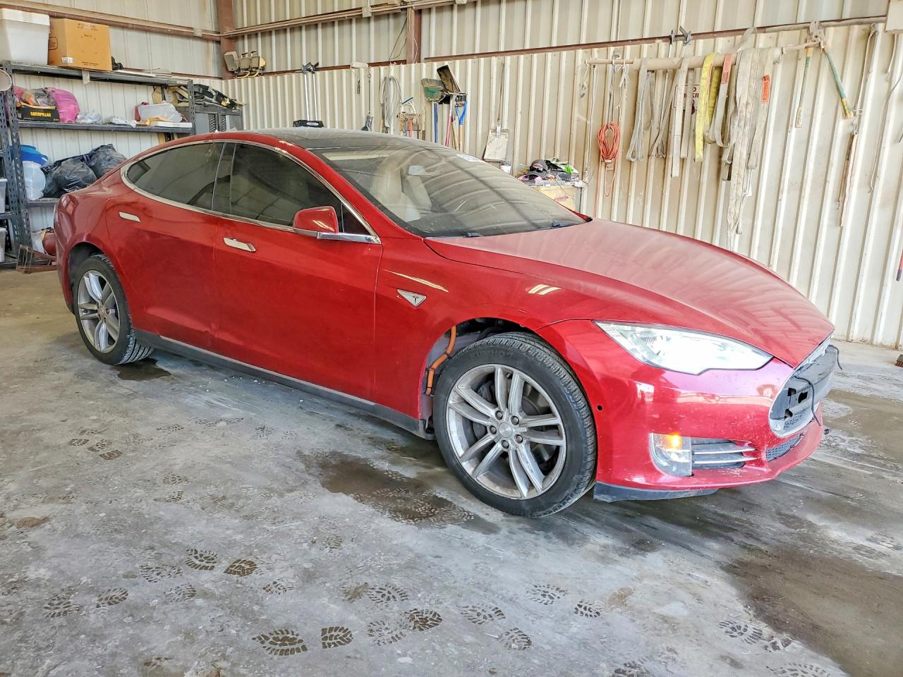 2015 Tesla Model S 85d Красный vin: 5YJSA1H24FF082259