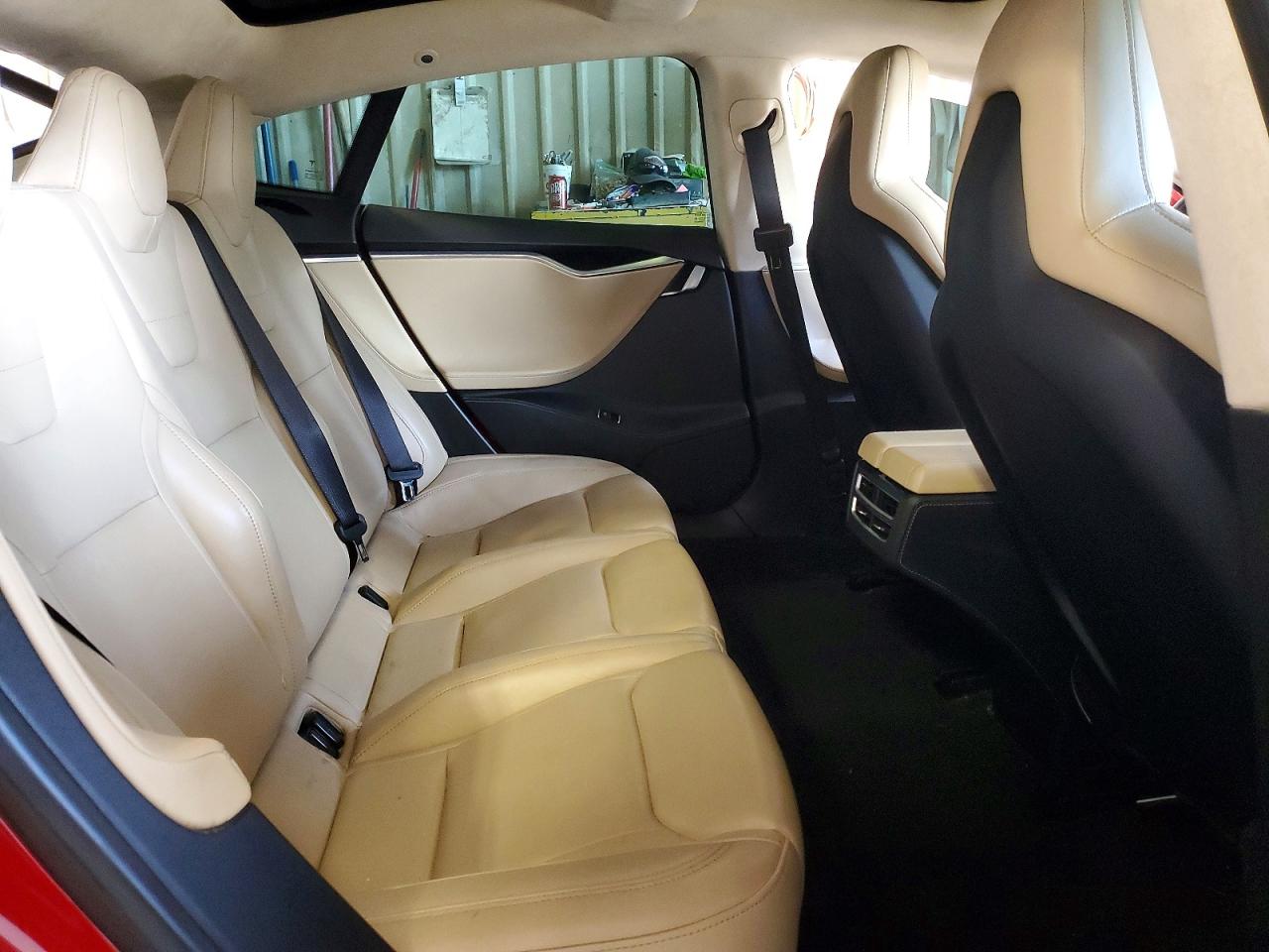 2015 Tesla Model S 85d Красный vin: 5YJSA1H24FF082259