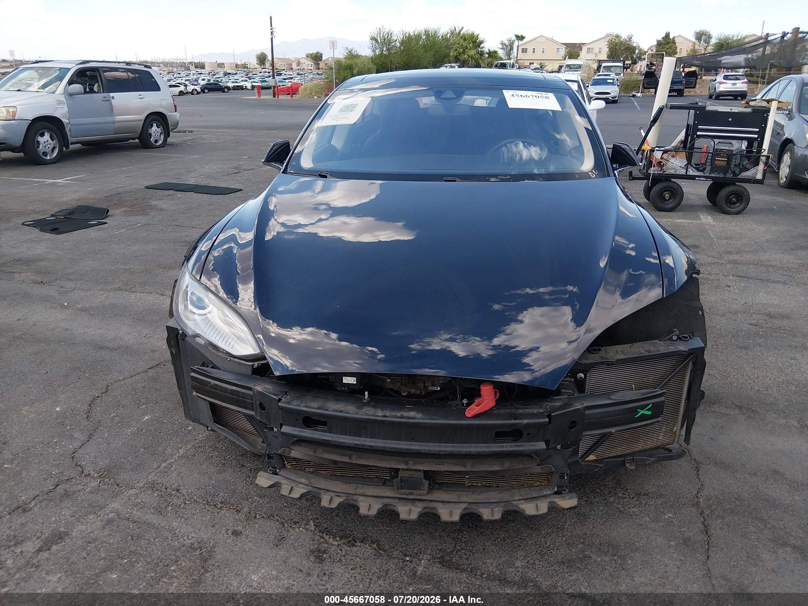 2015 Tesla Model S   Blue vin: 5YJSA1H24FFP77759