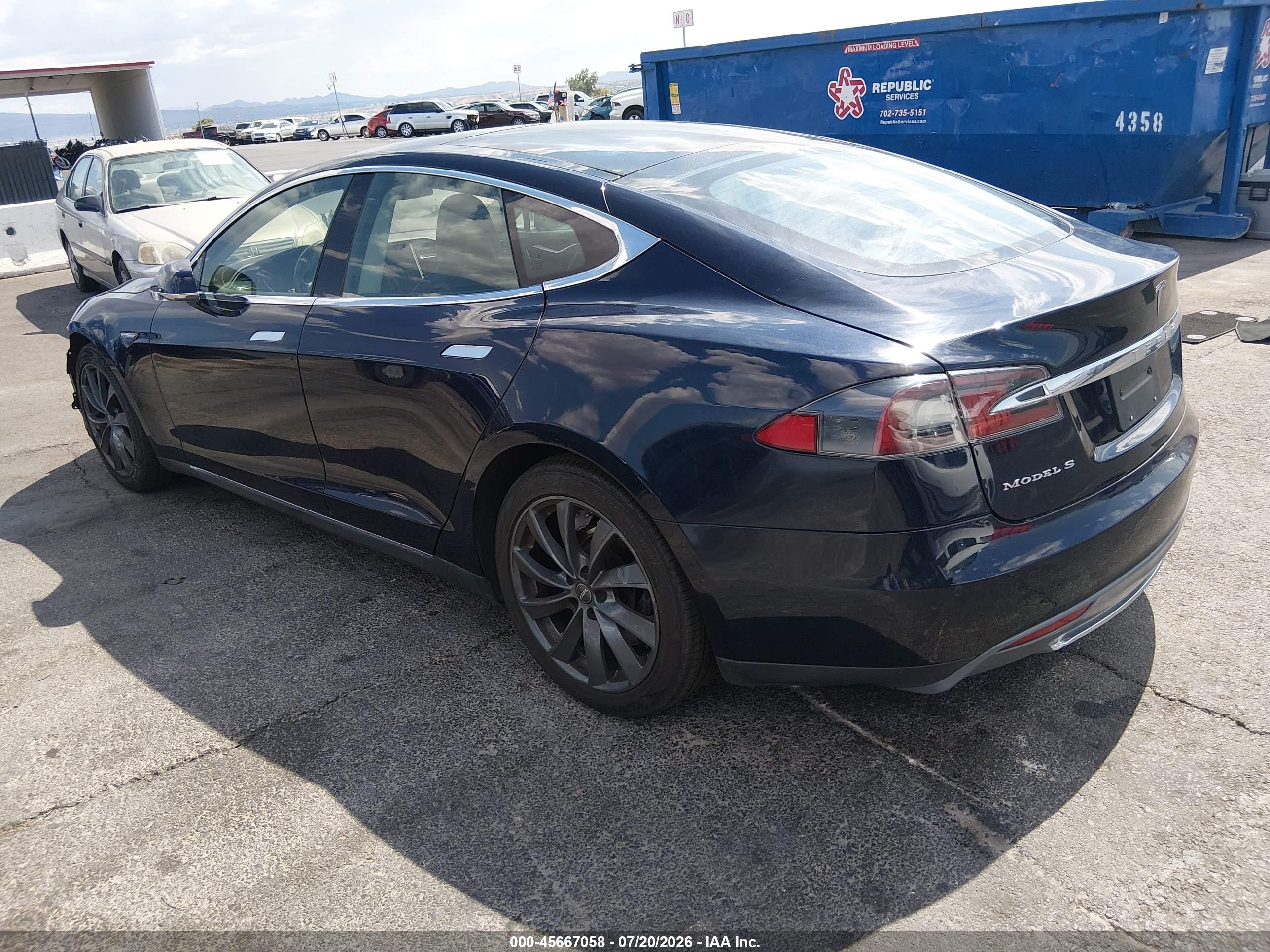 2015 Tesla Model S   Blue vin: 5YJSA1H24FFP77759