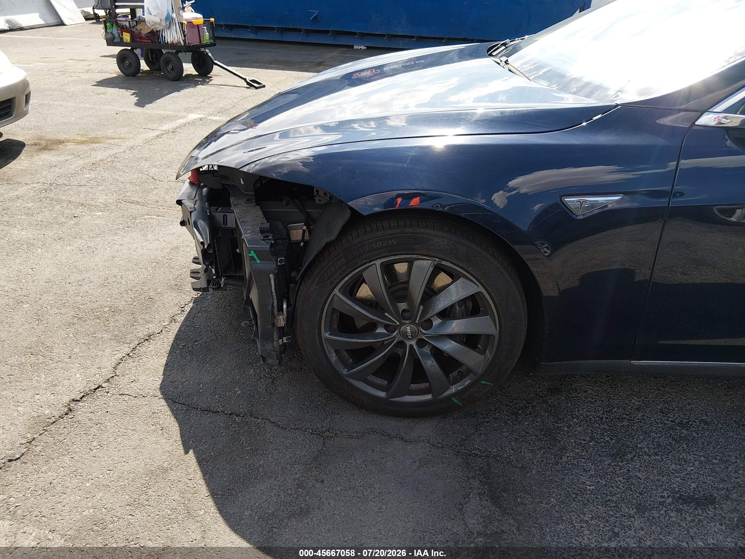 2015 Tesla Model S   Blue vin: 5YJSA1H24FFP77759