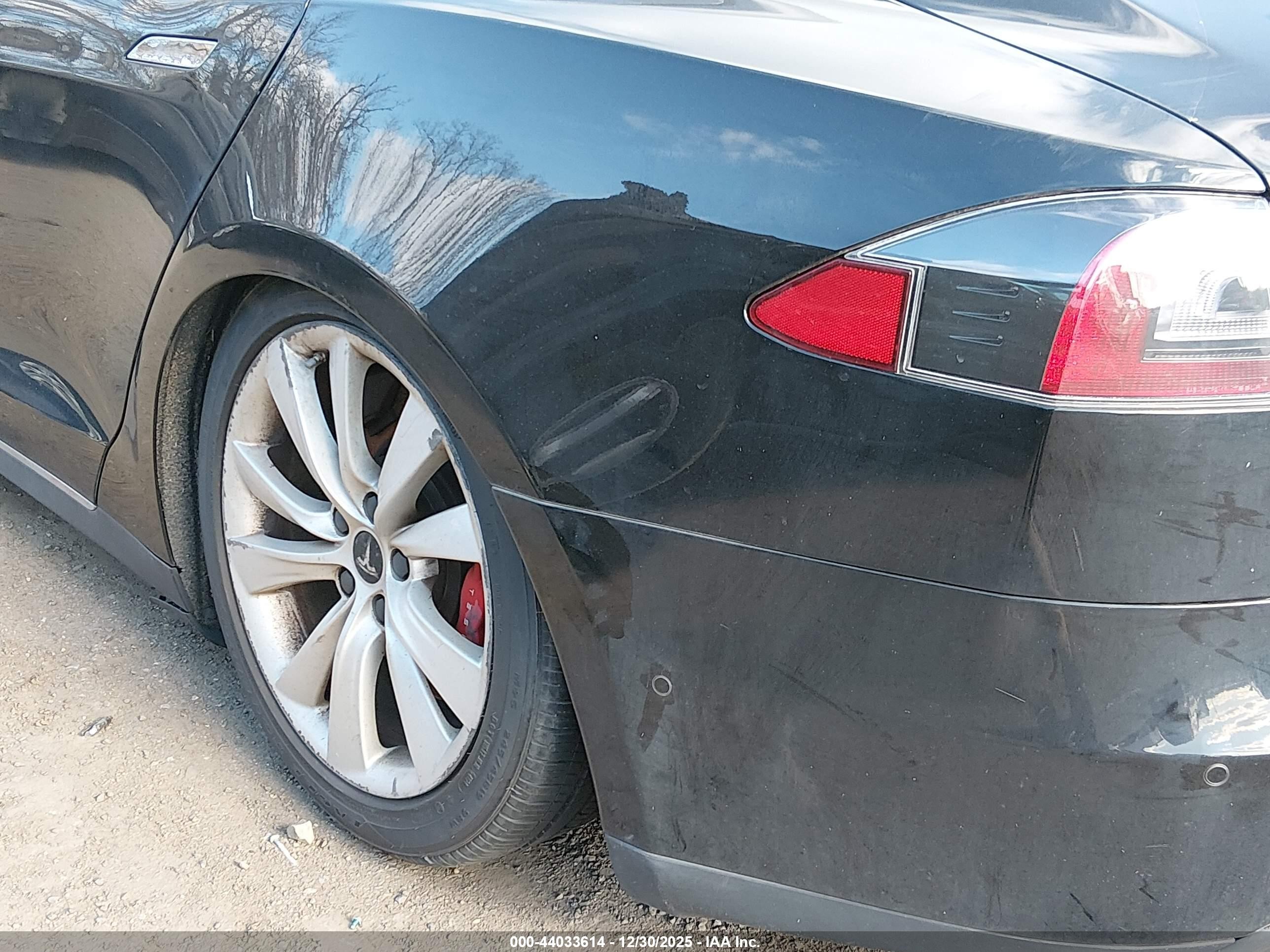 2014 Tesla Model S P85d Black vin: 5YJSA1H25EFP64310