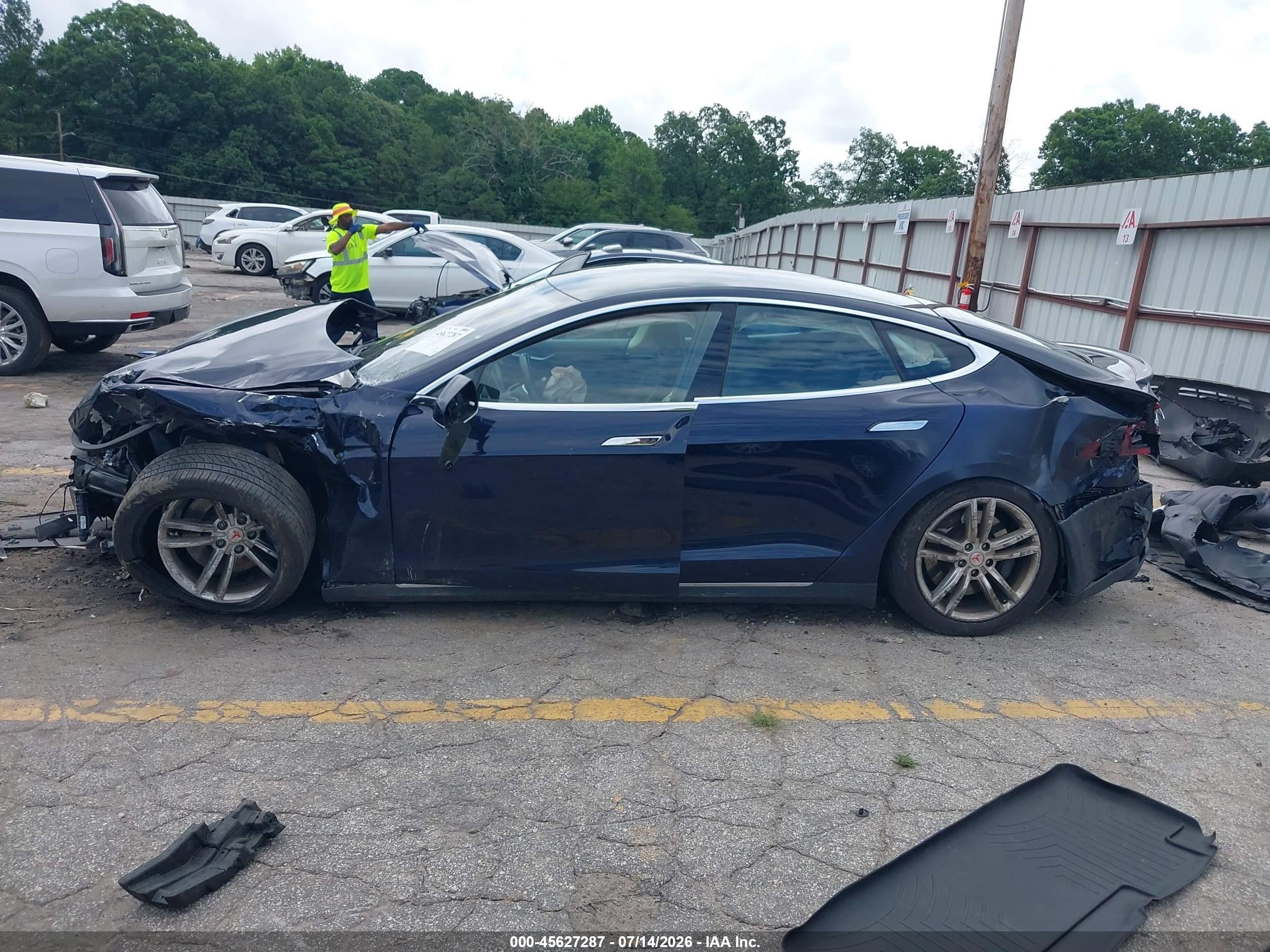 2015 Tesla Model S 70d/85d/p85d Blue vin: 5YJSA1H25FFP77950