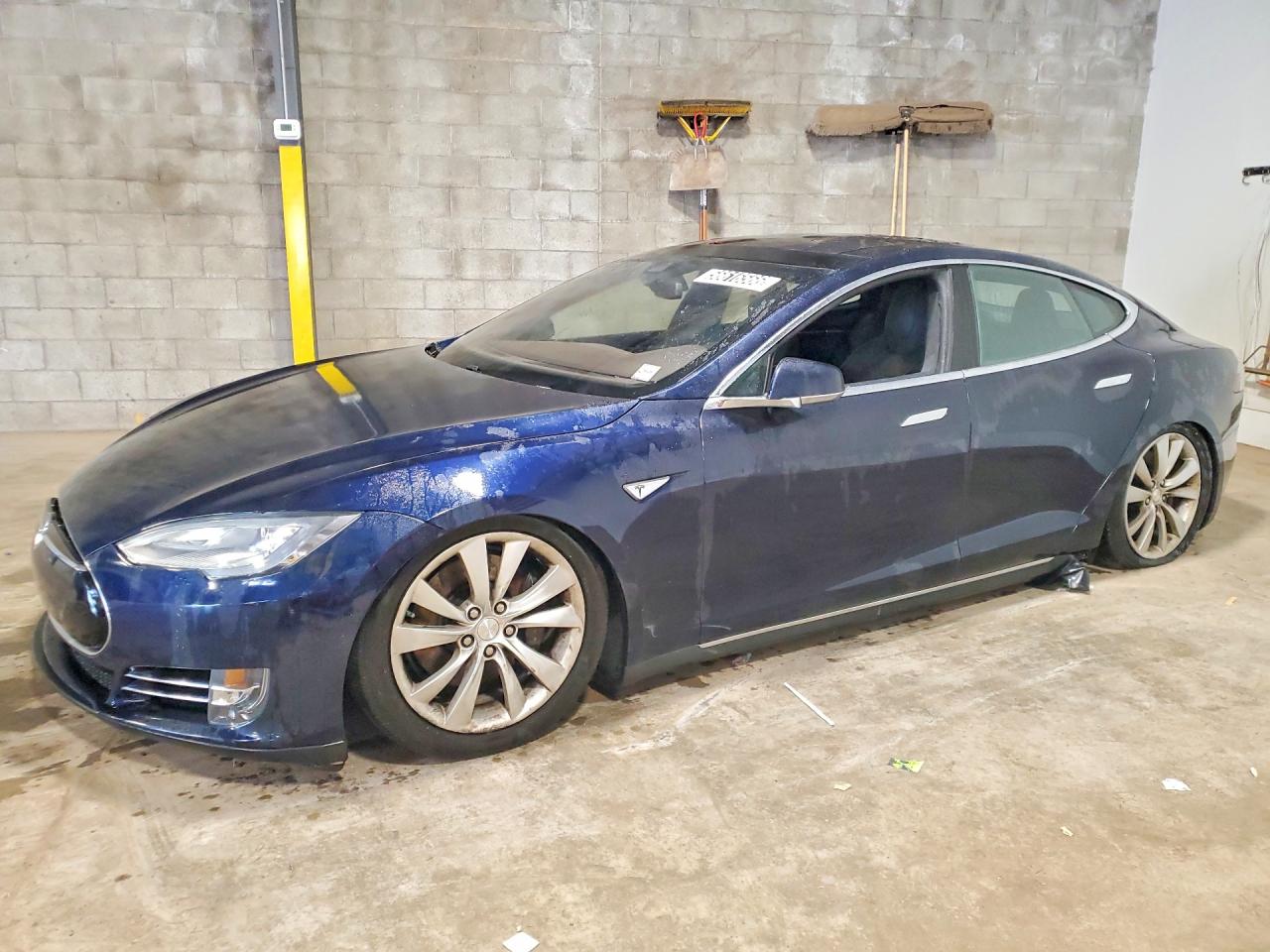 2015 Tesla Model S 85d Blue vin: 5YJSA1H26FFP74829