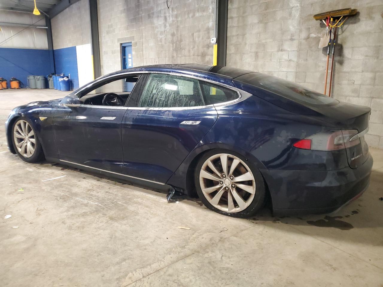 2015 Tesla Model S 85d Blue vin: 5YJSA1H26FFP74829 Damage: Lf Strut, Broken, Replacement Required