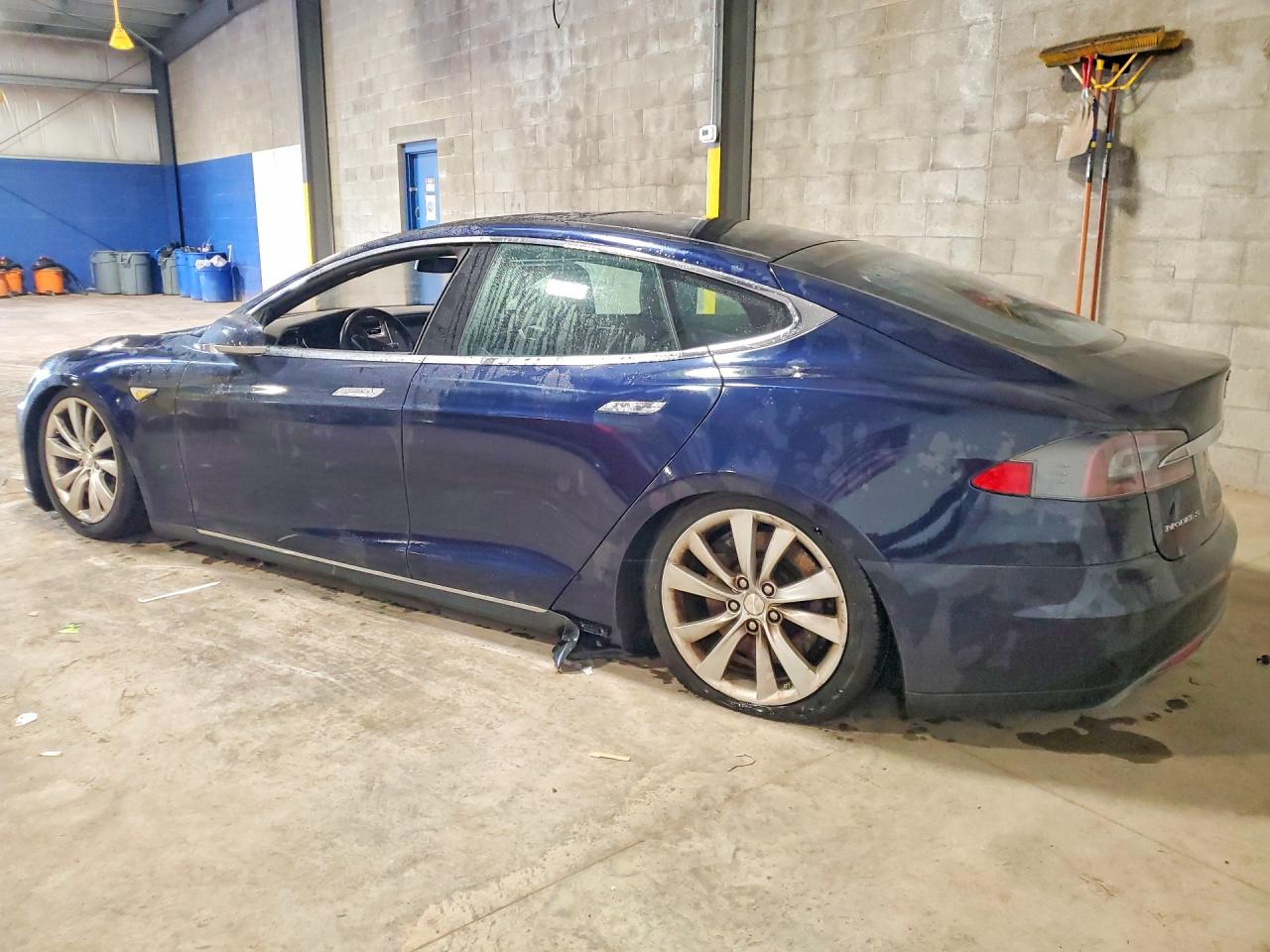2015 Tesla Model S 85d Blue vin: 5YJSA1H26FFP74829