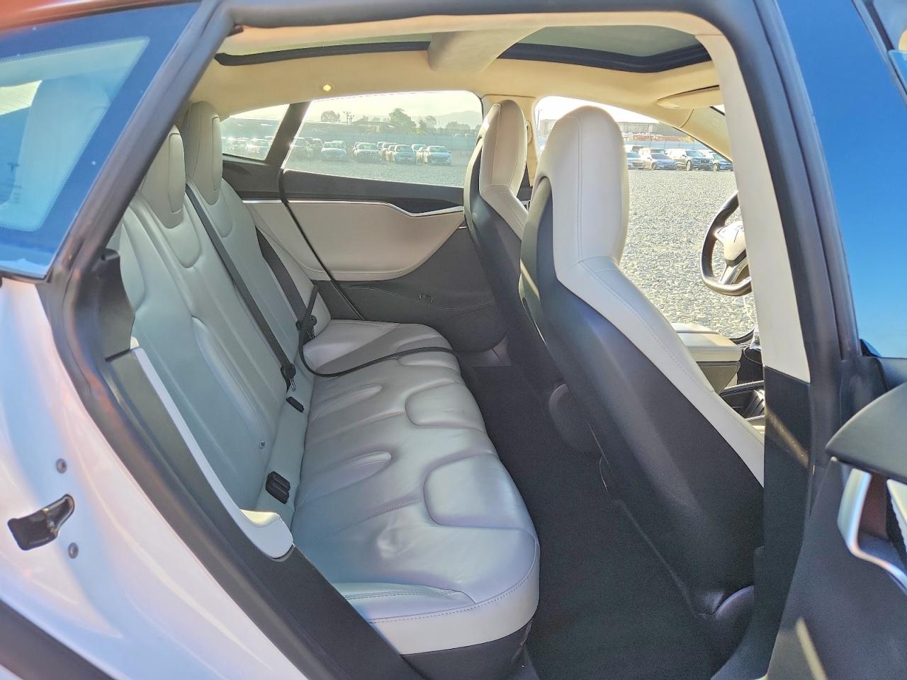 2015 Tesla Model S 85d White vin: 5YJSA1H26FFP78010