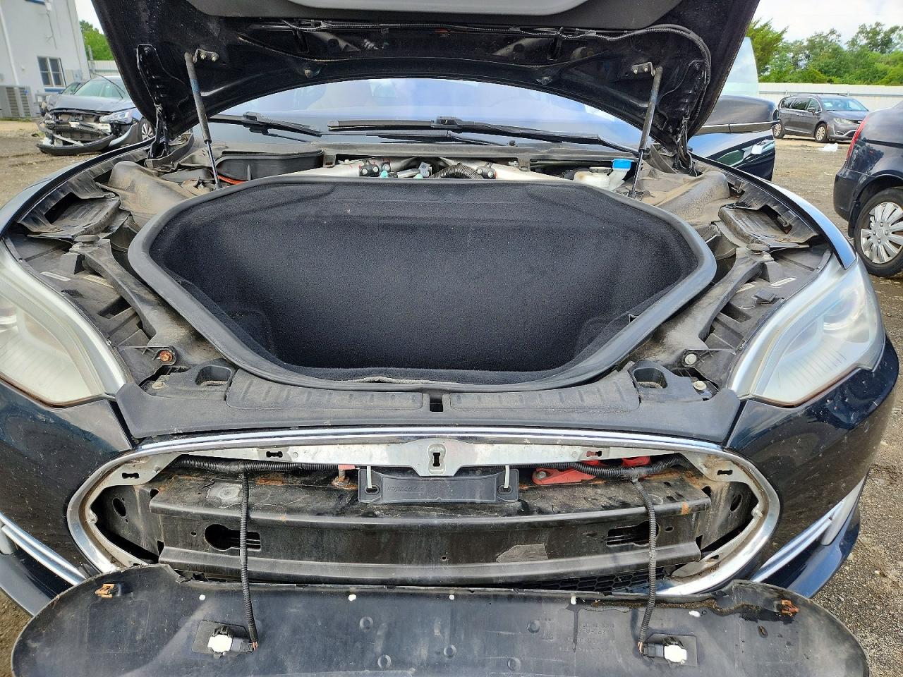 2014 Tesla Model S Black vin: 5YJSA1H27EFP66110