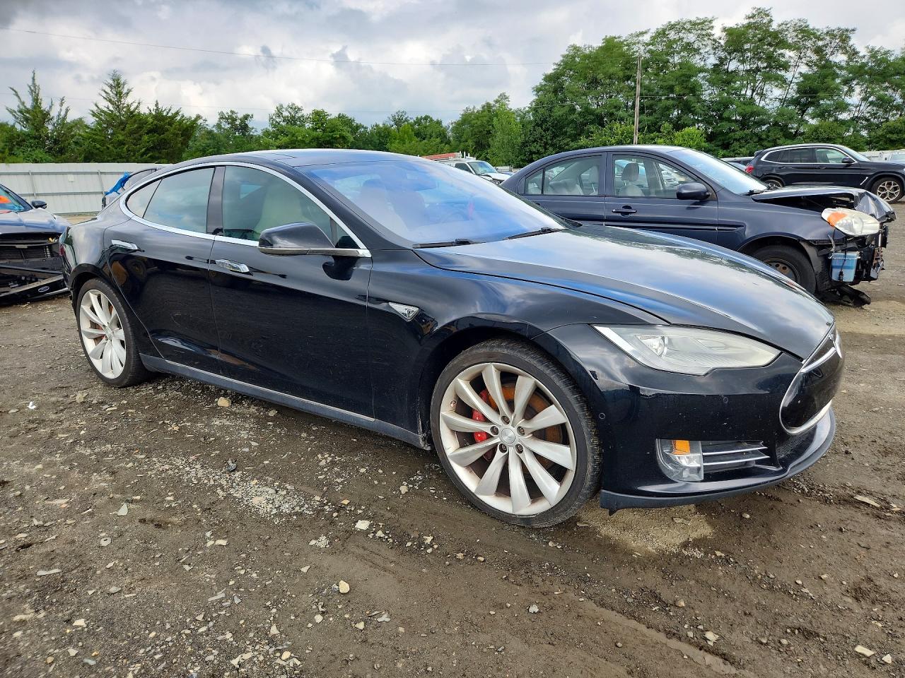 2014 Tesla Model S Black vin: 5YJSA1H27EFP66110