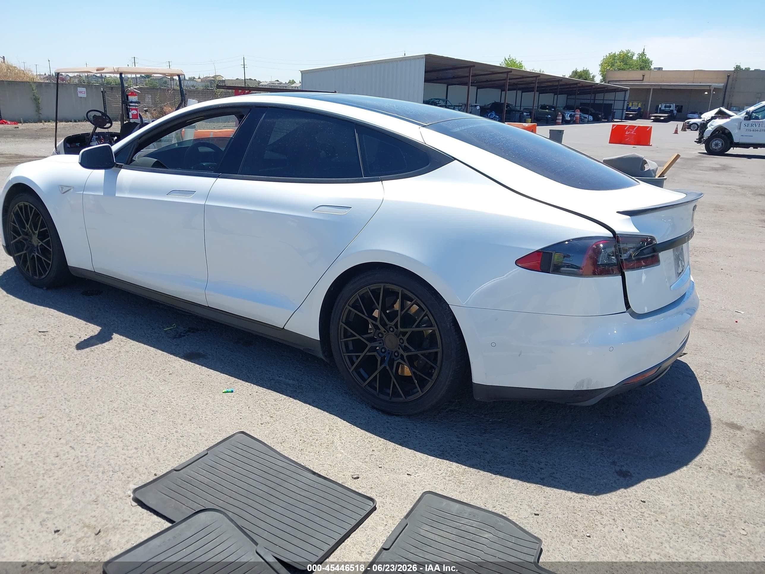2015 Tesla Model S 70d/85d/p85d White vin: 5YJSA1H2XFF085196