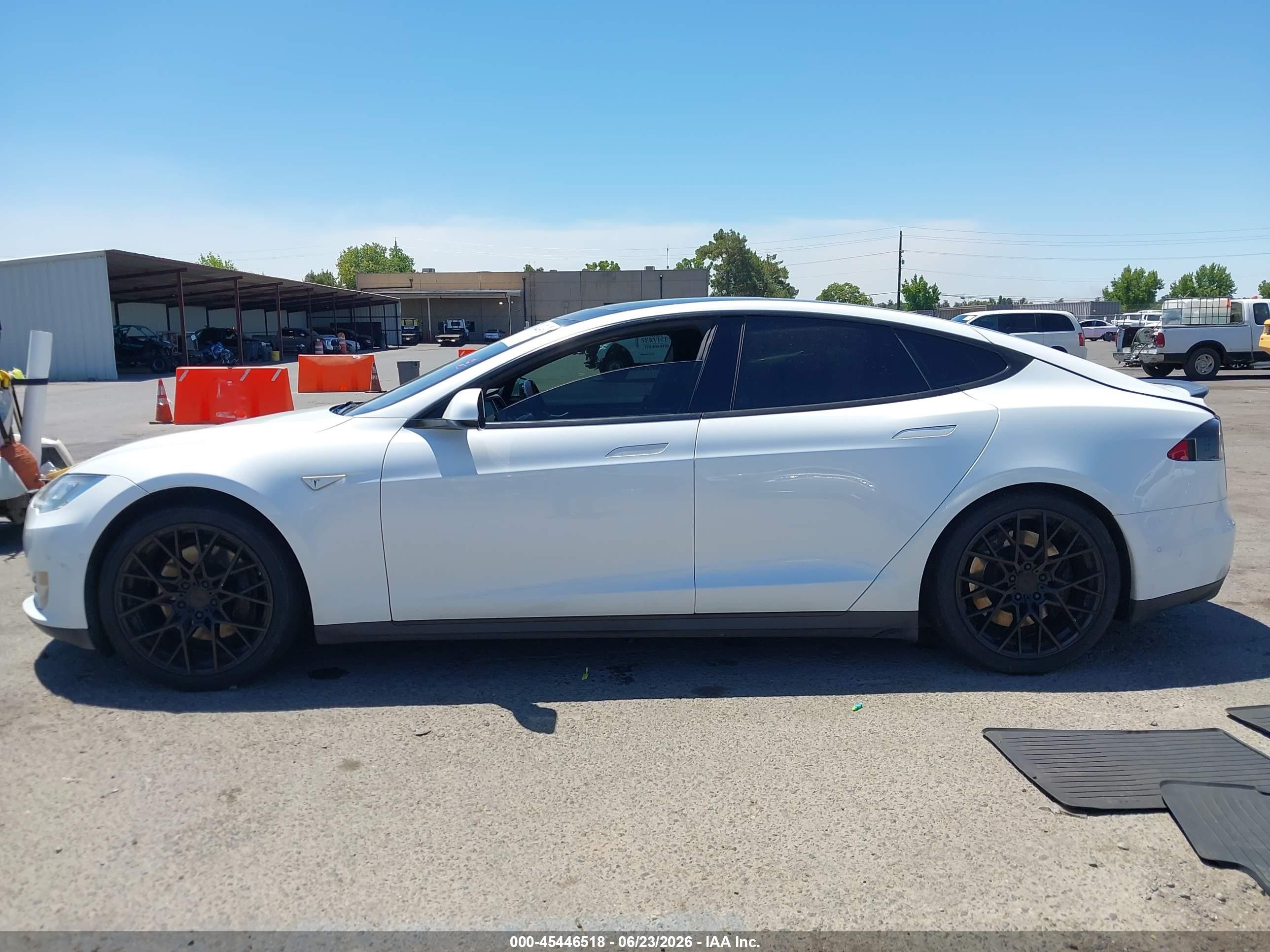 2015 Tesla Model S 70d/85d/p85d White vin: 5YJSA1H2XFF085196