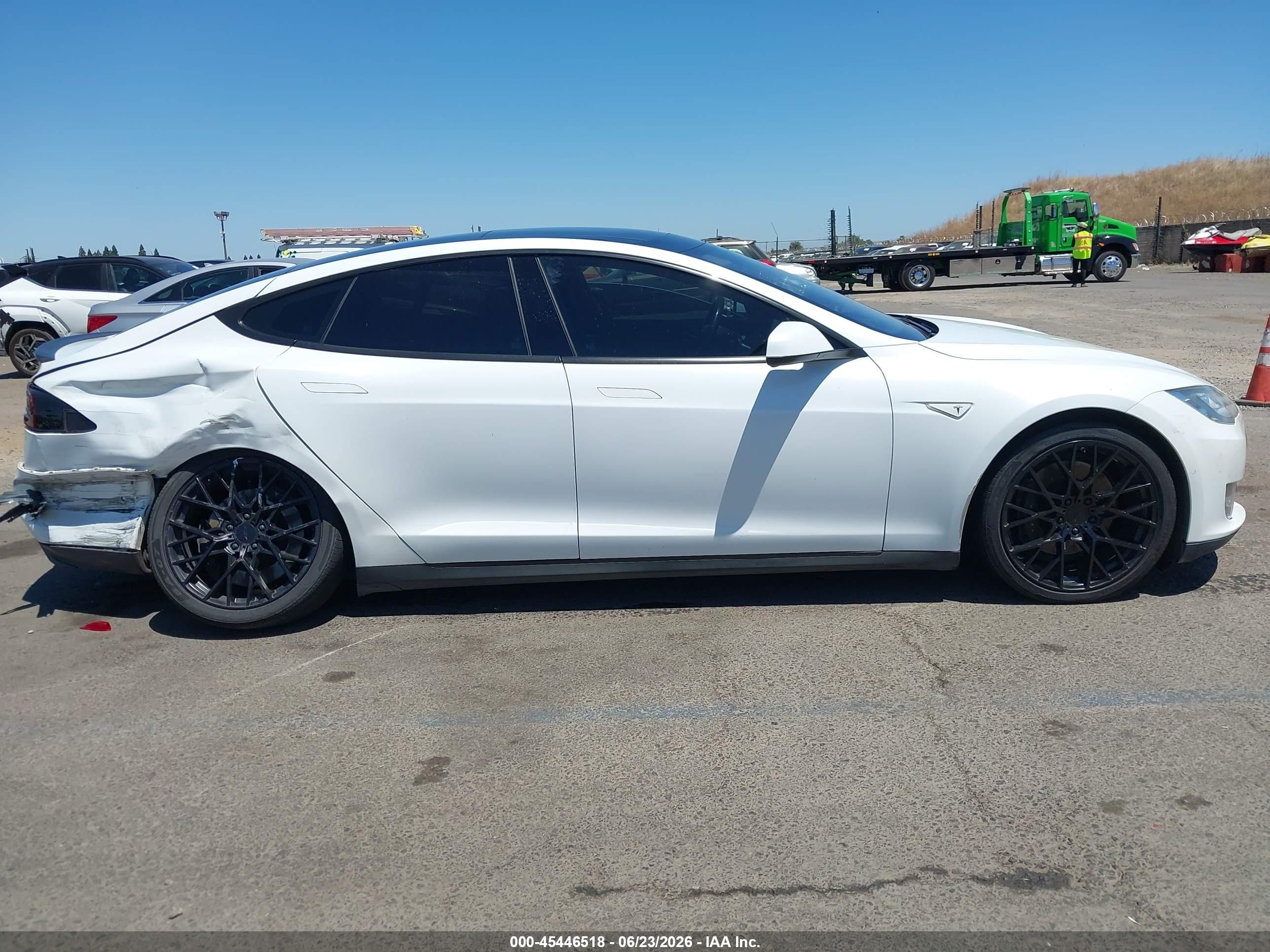 2015 Tesla Model S 70d/85d/p85d White vin: 5YJSA1H2XFF085196