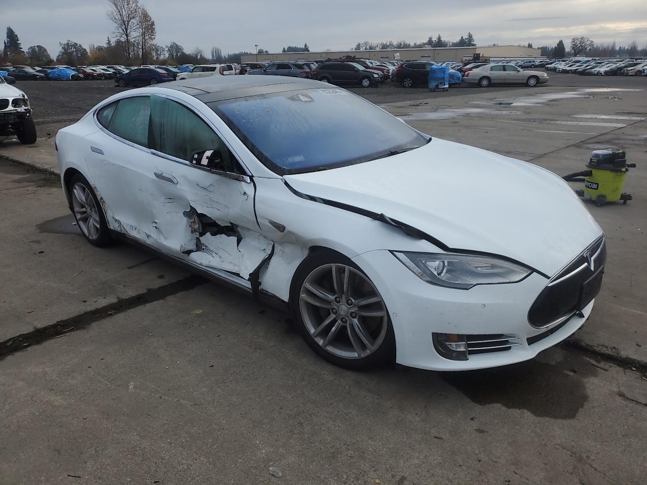 2015 Tesla Model S 85d Белый vin: 5YJSA1H2XFFP70380