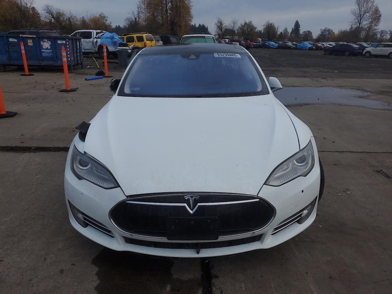 2015 Tesla Model S 85d Белый vin: 5YJSA1H2XFFP70380