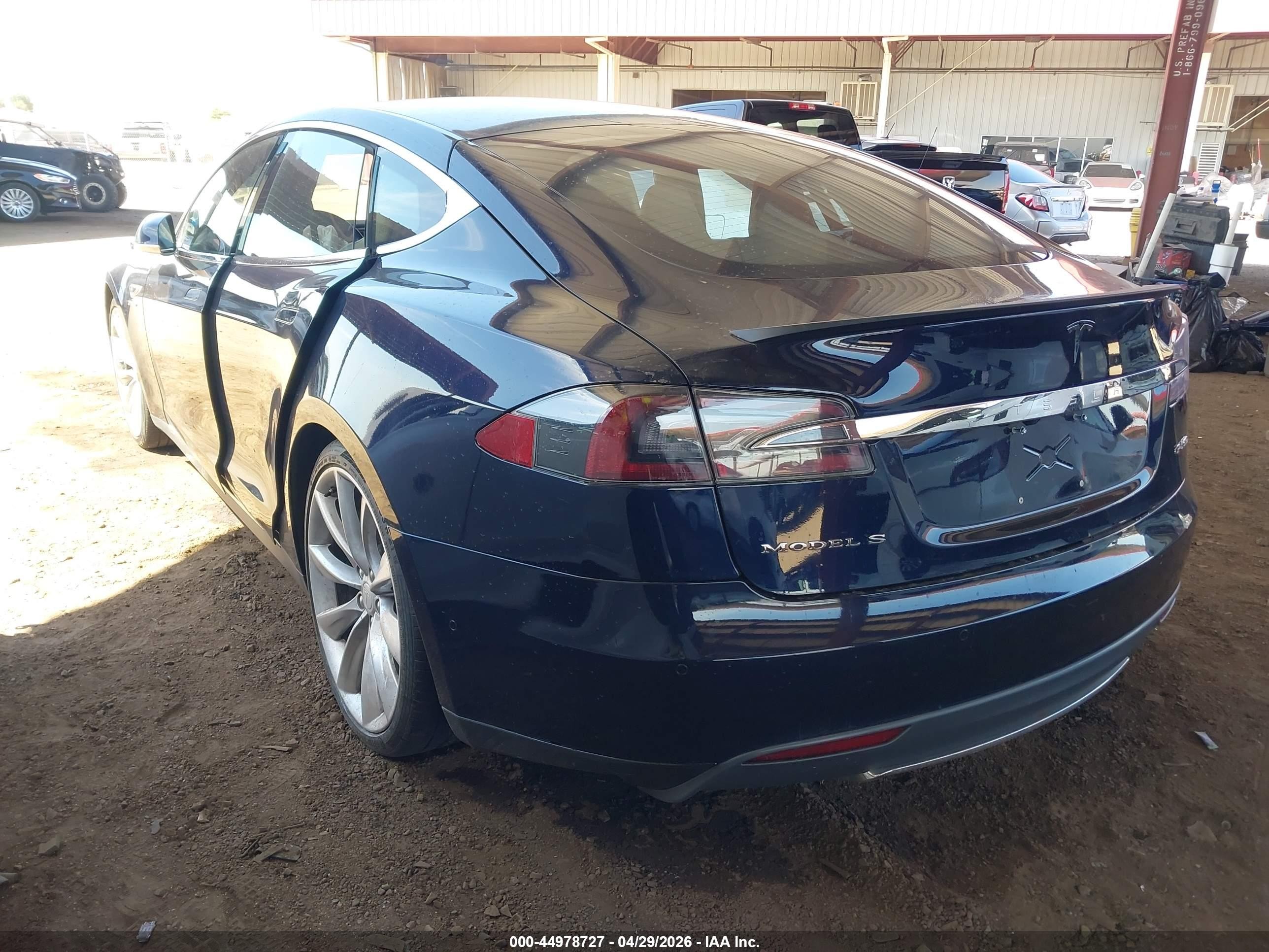 2015 Tesla Model S 85d/p85d Blue vin: 5YJSA1H40FF081112