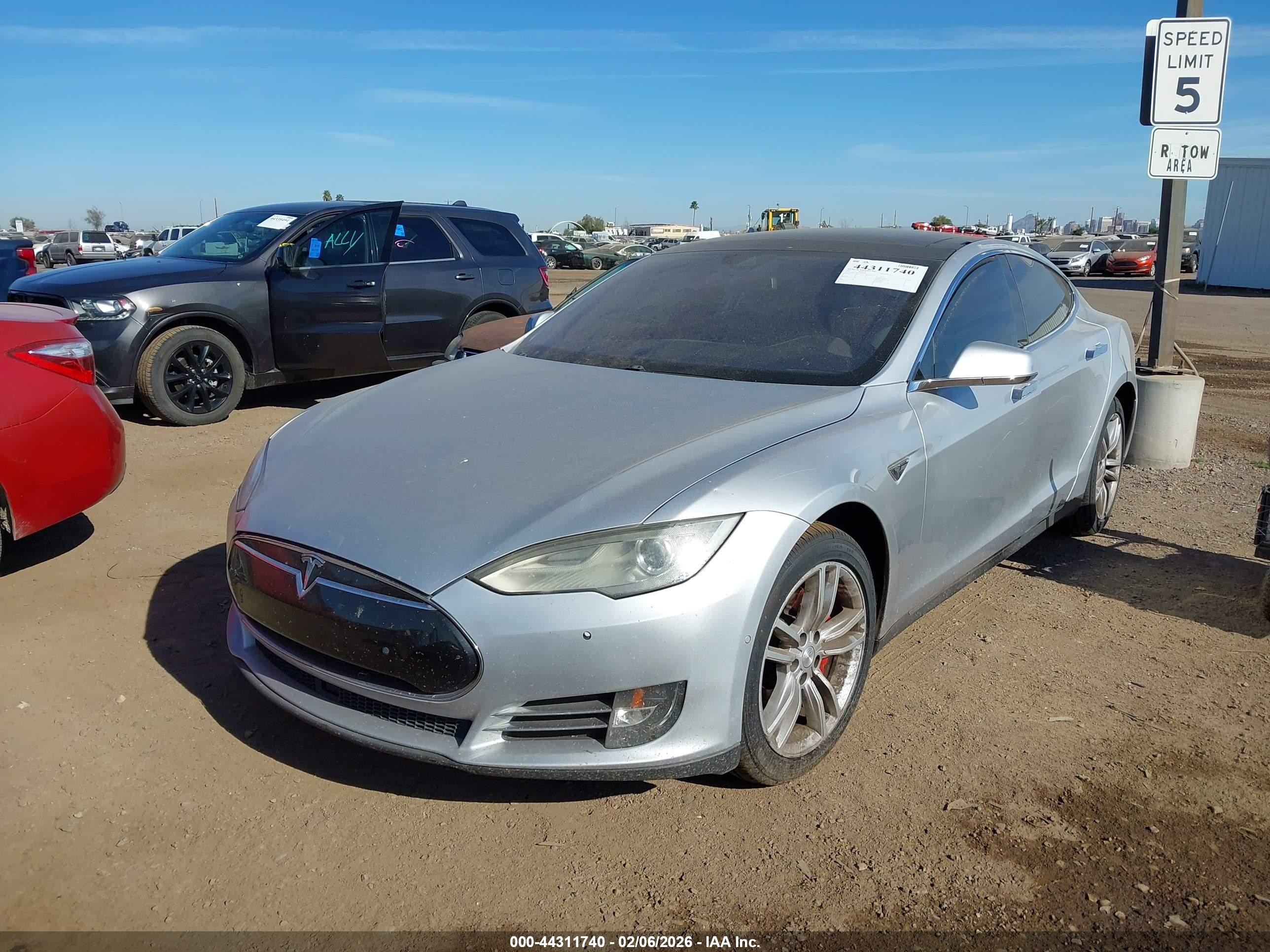 2015 Tesla Model S 85d/p85d Серебряный vin: 5YJSA1H45FF081140