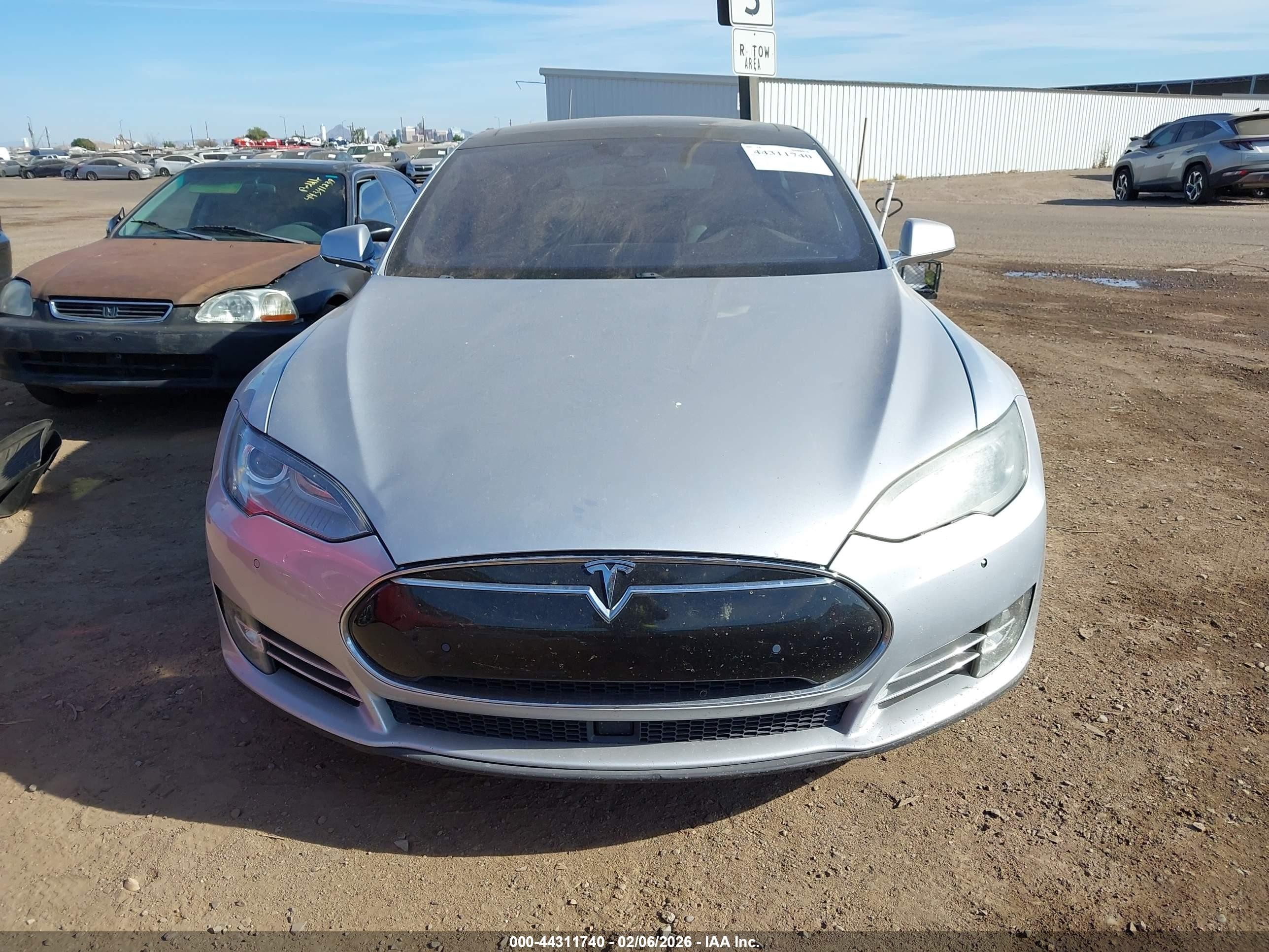 2015 Tesla Model S 85d/p85d Серебряный vin: 5YJSA1H45FF081140