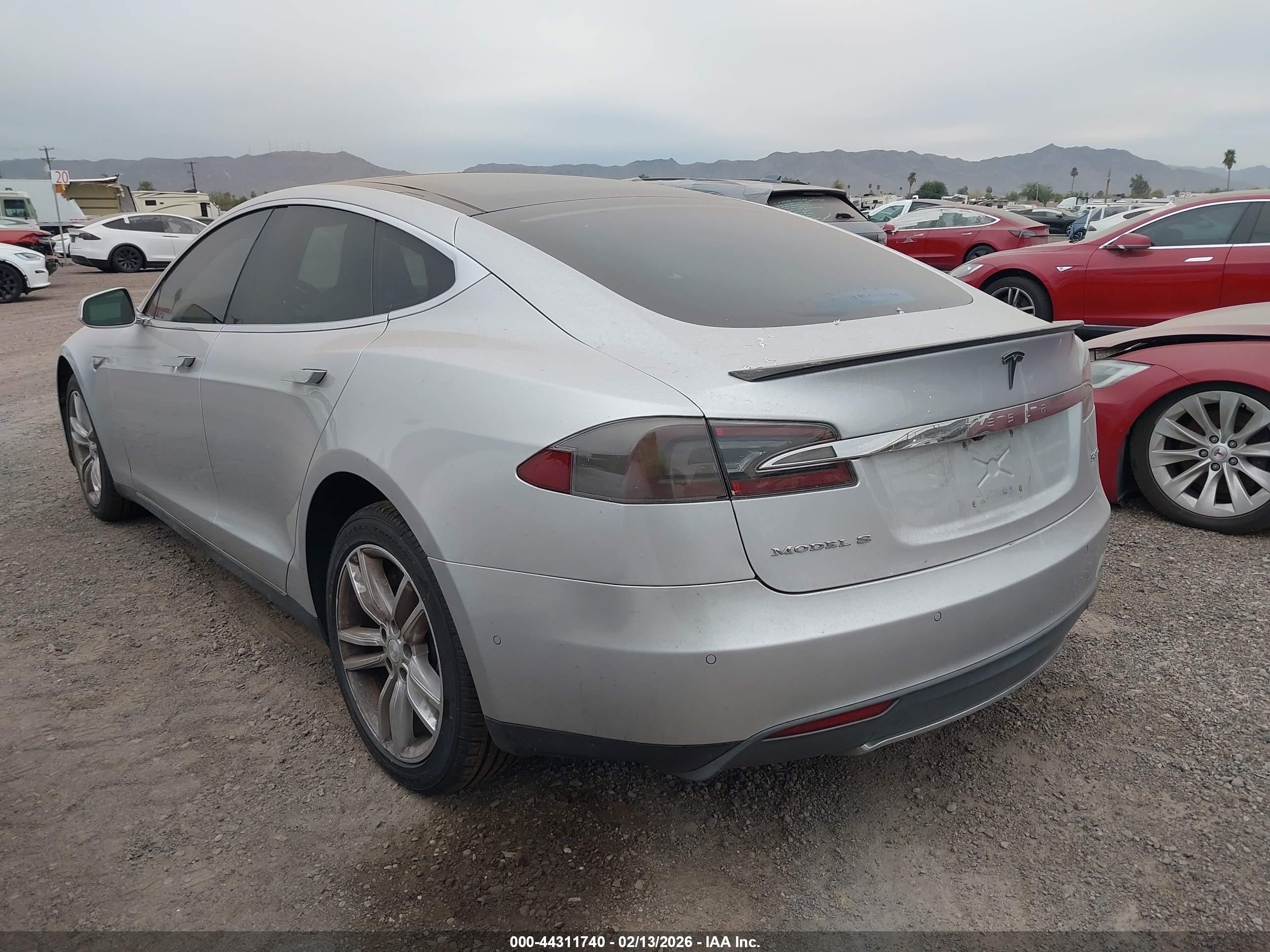 2015 Tesla Model S 85d/p85d Серебряный vin: 5YJSA1H45FF081140