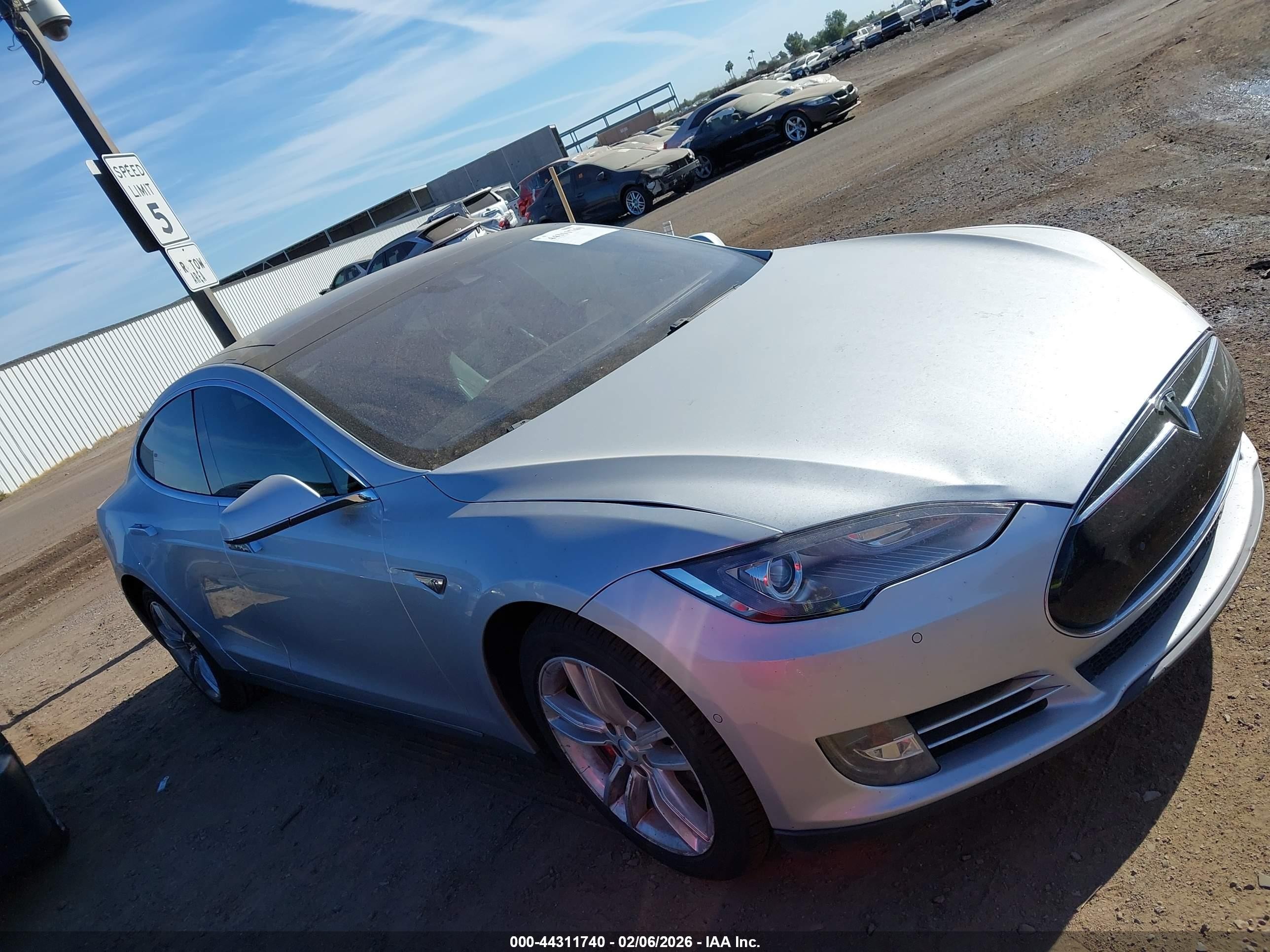 2015 Tesla Model S 85d/p85d Серебряный vin: 5YJSA1H45FF081140