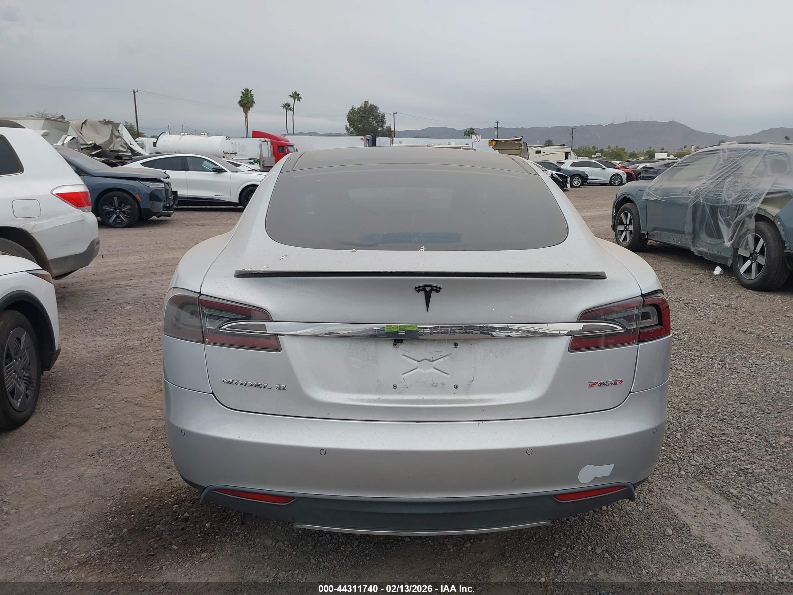 2015 Tesla Model S 85d/p85d Серебряный vin: 5YJSA1H45FF081140