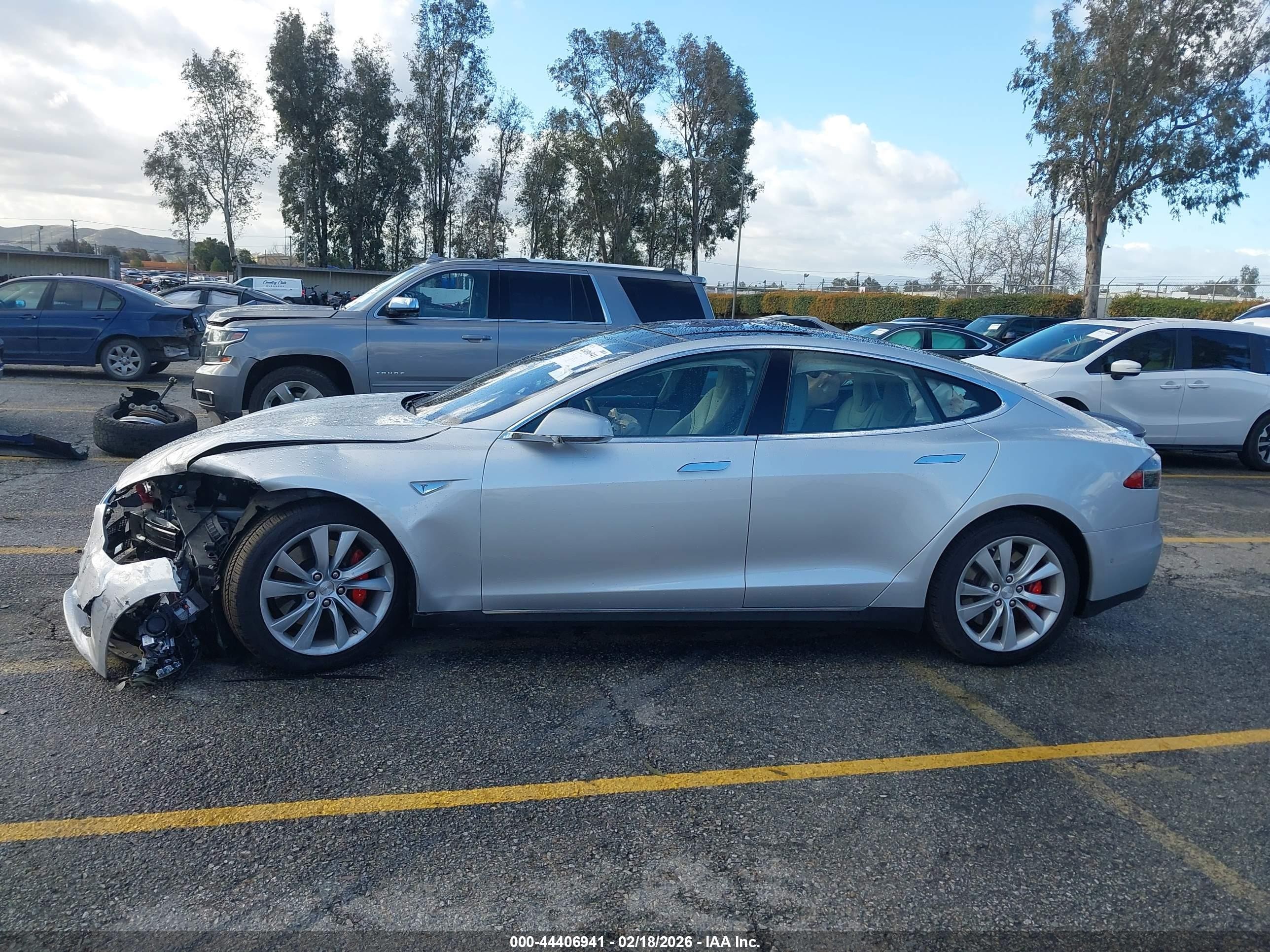 2015 Tesla Model S 85d/p85d Silver vin: 5YJSA1H47FF085089
