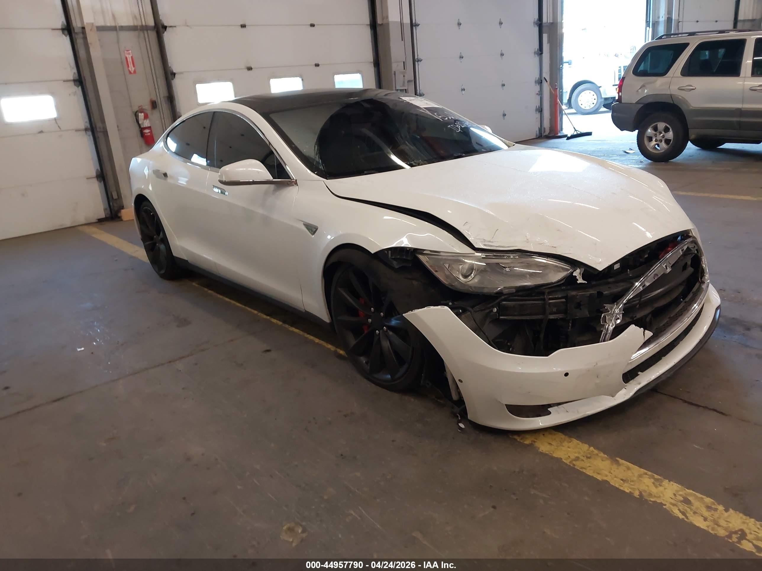 2015 Tesla Model S 85d/p85d White vin: 5YJSA1H4XFF093414