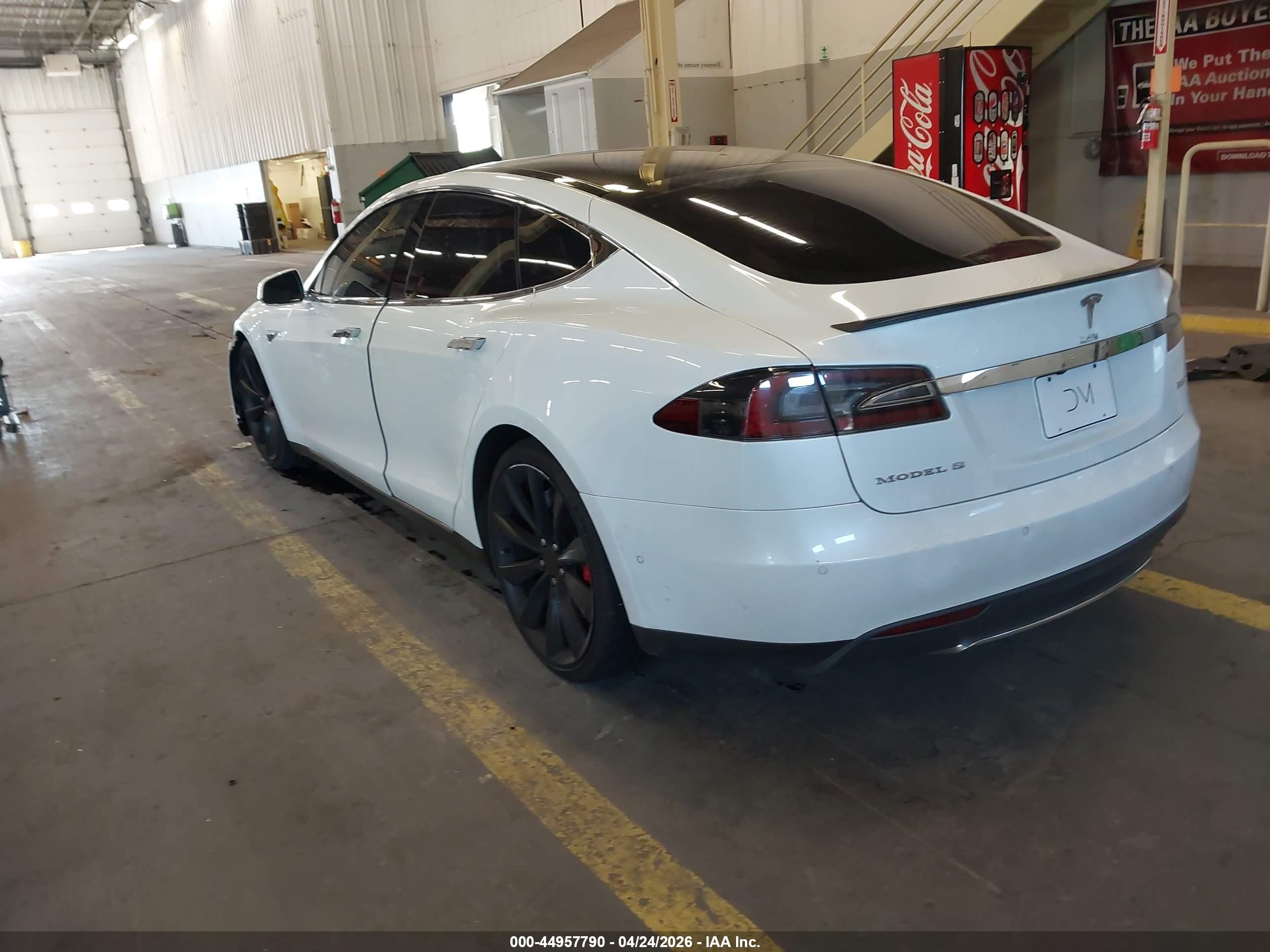 2015 Tesla Model S 85d/p85d White vin: 5YJSA1H4XFF093414