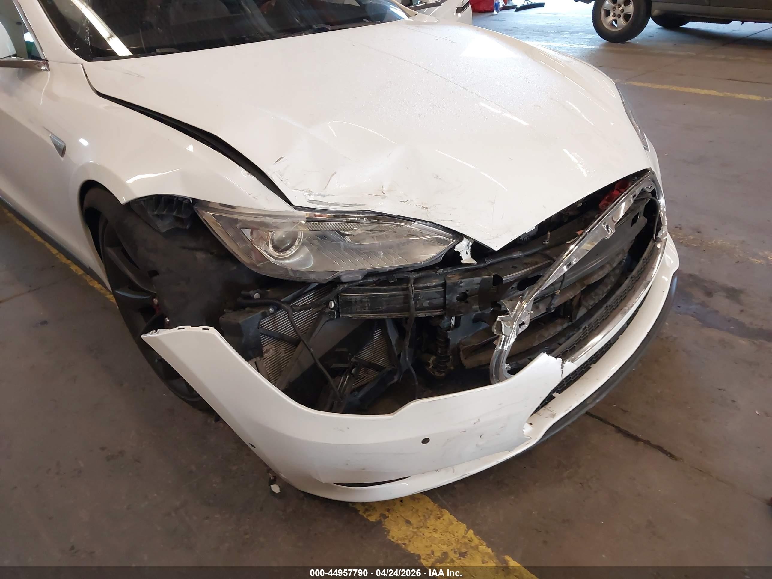 2015 Tesla Model S 85d/p85d White vin: 5YJSA1H4XFF093414