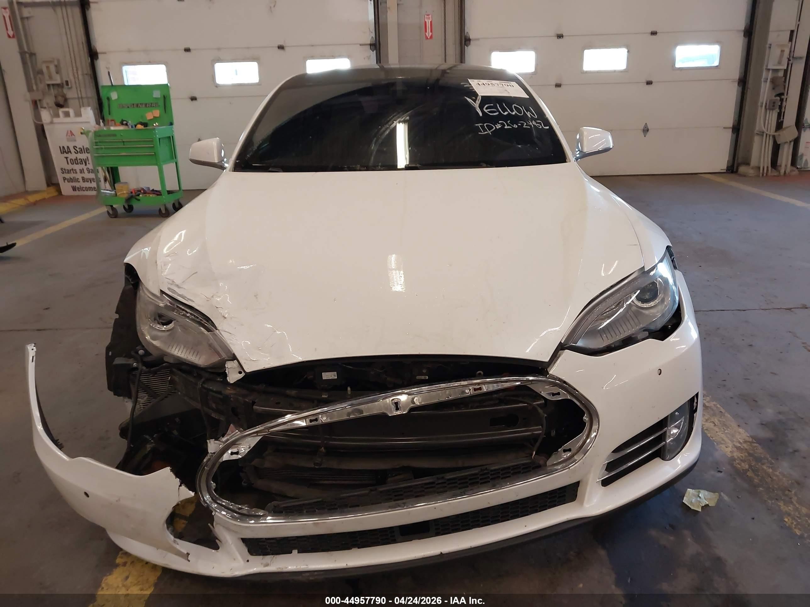 2015 Tesla Model S 85d/p85d White vin: 5YJSA1H4XFF093414