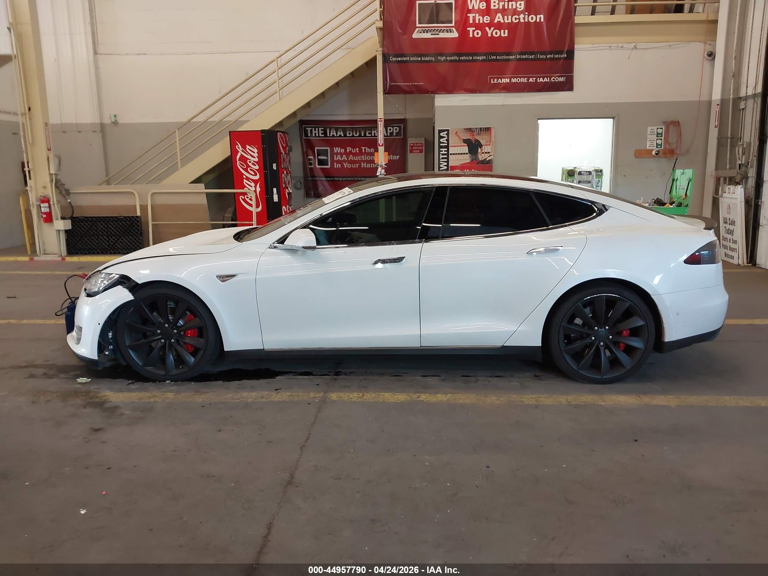 2015 Tesla Model S 85d/p85d White vin: 5YJSA1H4XFF093414