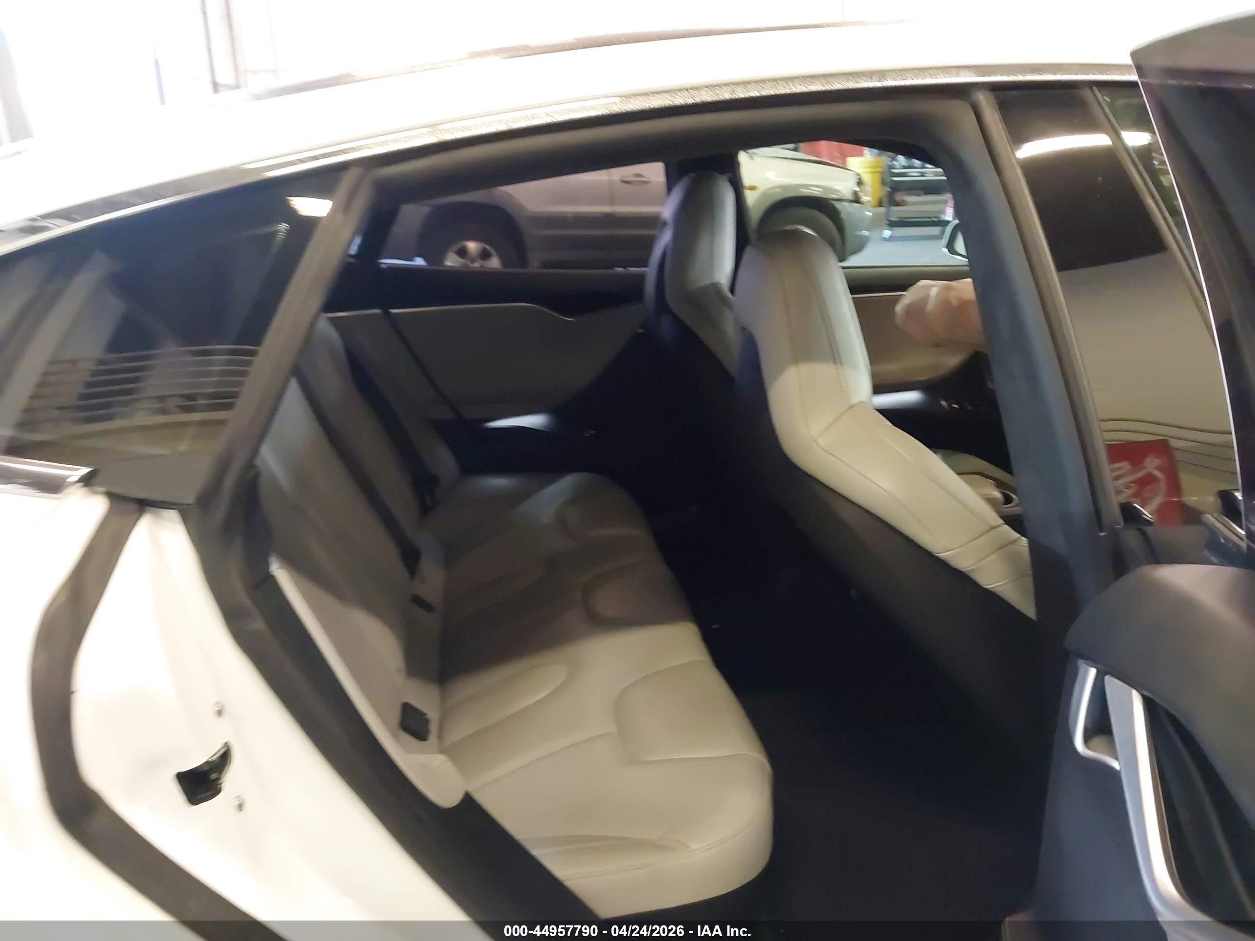 2015 Tesla Model S 85d/p85d White vin: 5YJSA1H4XFF093414