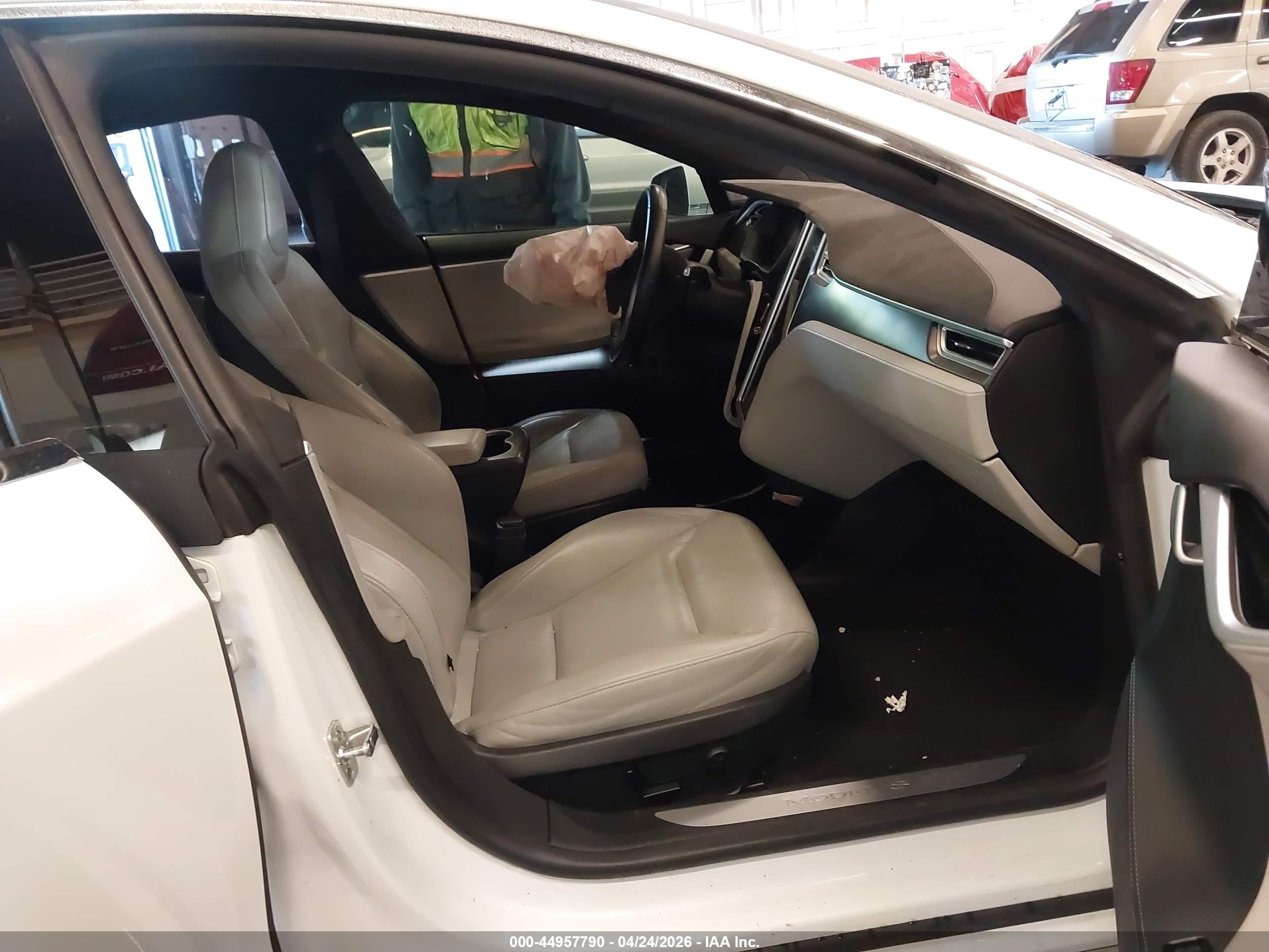 2015 Tesla Model S 85d/p85d White vin: 5YJSA1H4XFF093414