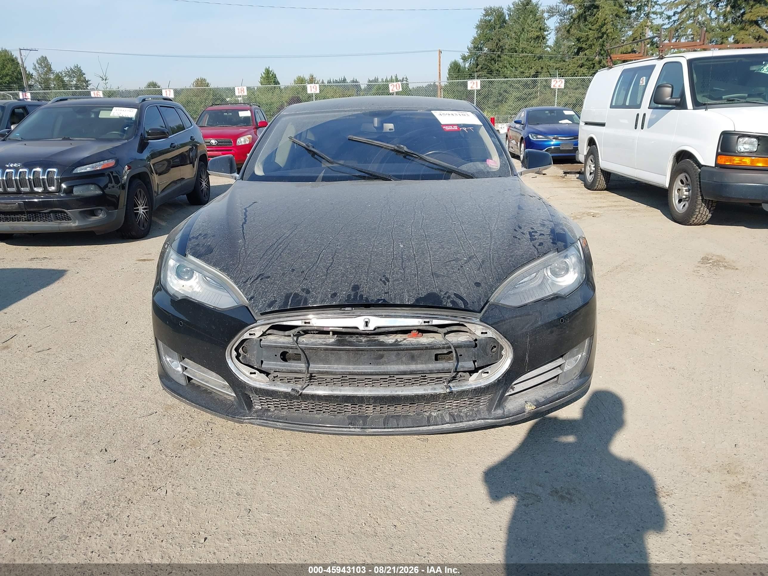2014 Tesla Model S   Black vin: 5YJSA1S10EFP41095