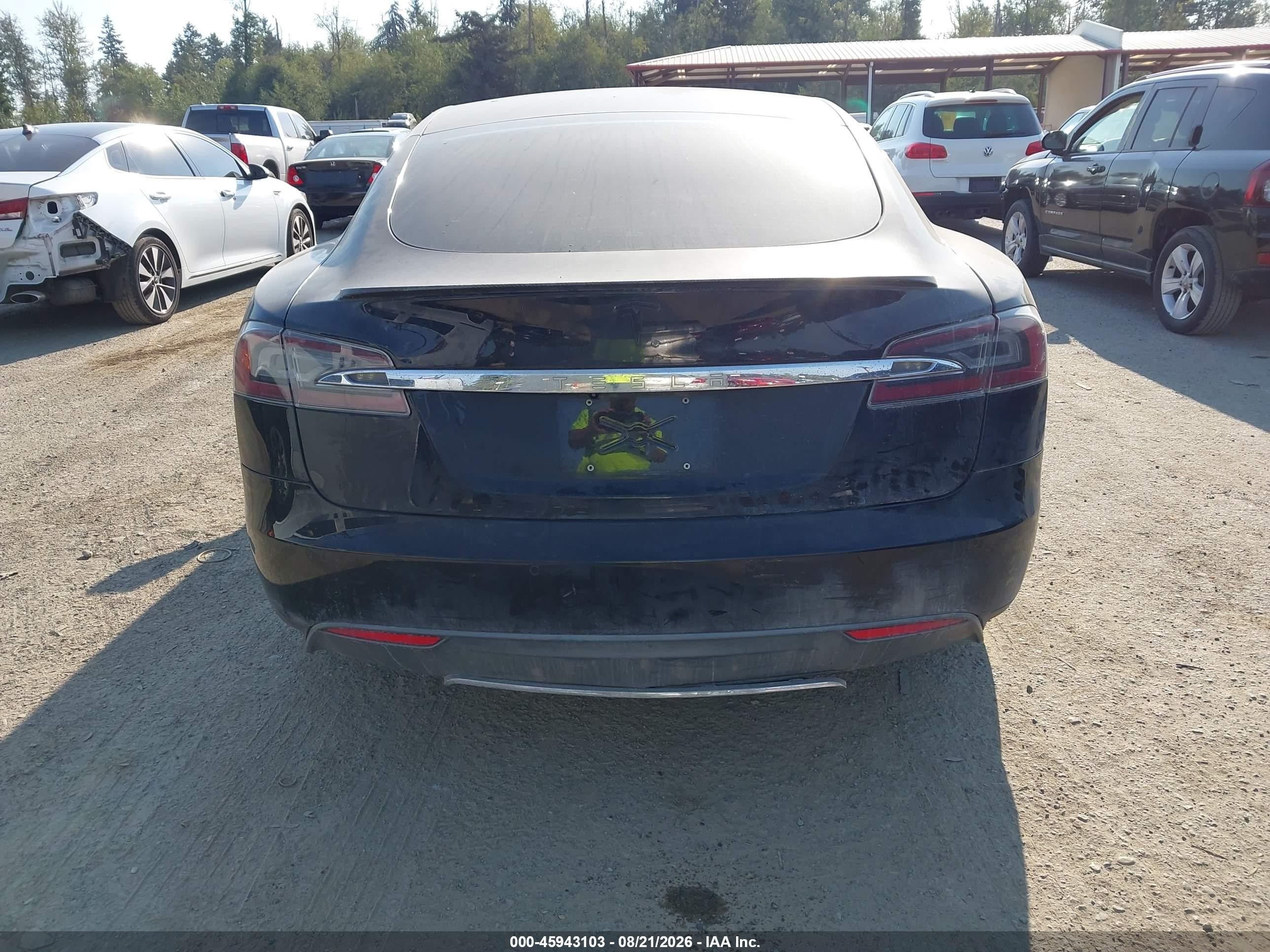 2014 Tesla Model S   Black vin: 5YJSA1S10EFP41095