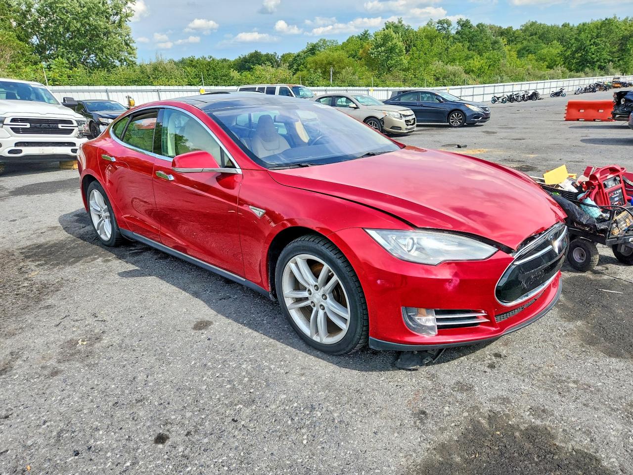 2014 Tesla Model S Red vin: 5YJSA1S10EFP43459