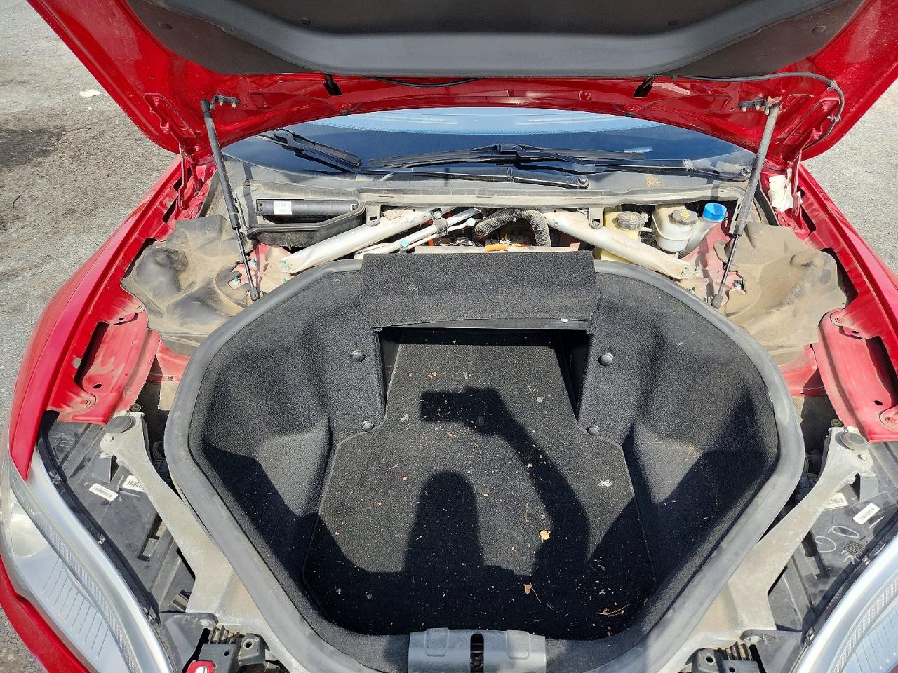 2014 Tesla Model S Red vin: 5YJSA1S10EFP43459