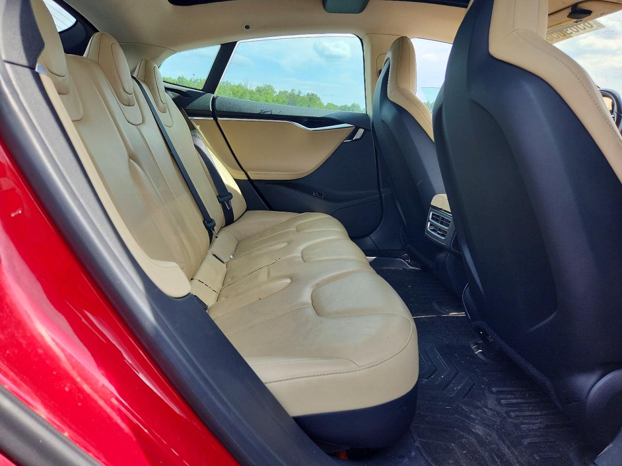 2014 Tesla Model S Red vin: 5YJSA1S10EFP43459