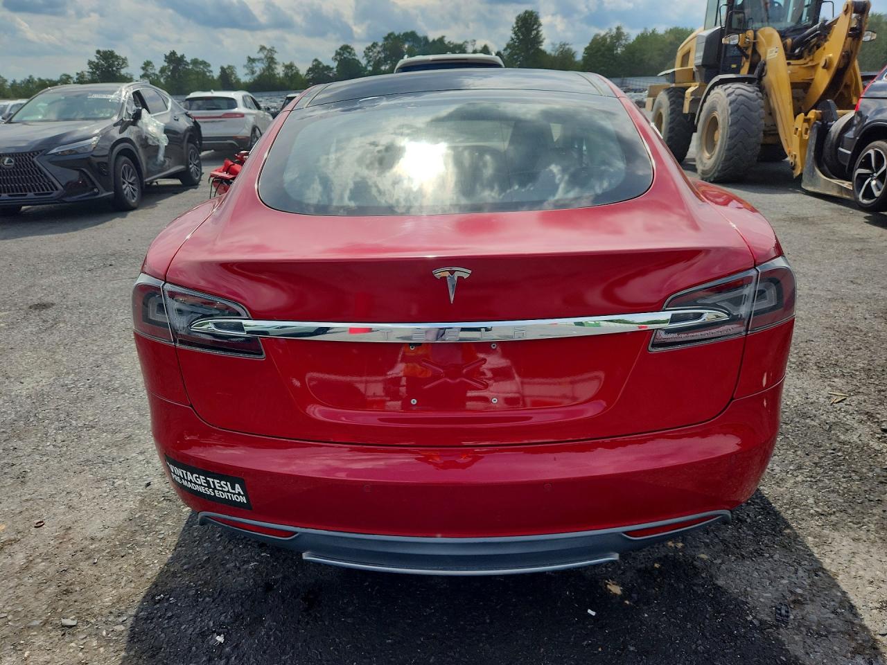 2014 Tesla Model S Red vin: 5YJSA1S10EFP43459