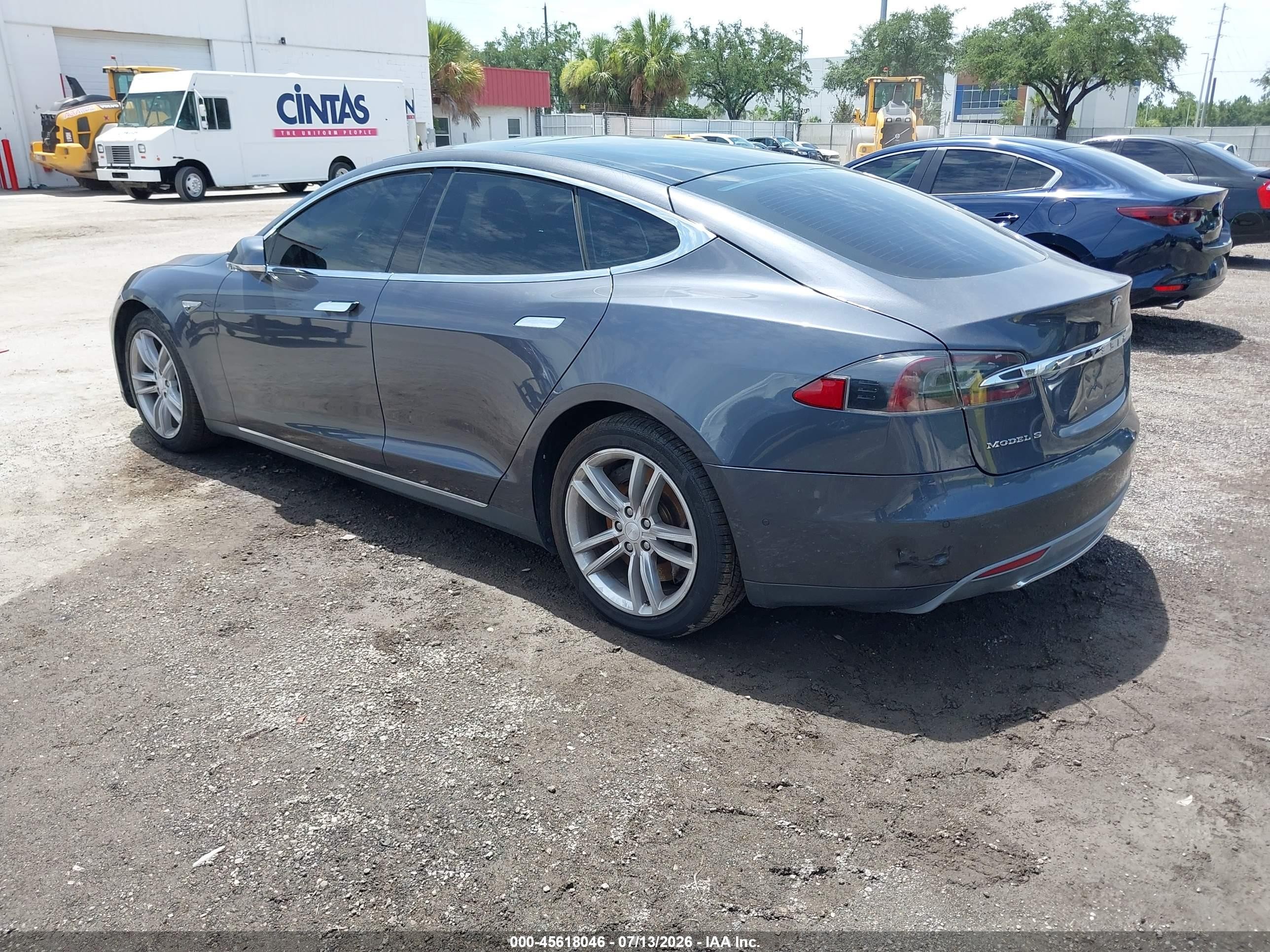 2014 Tesla Model S   Gray vin: 5YJSA1S10EFP56681