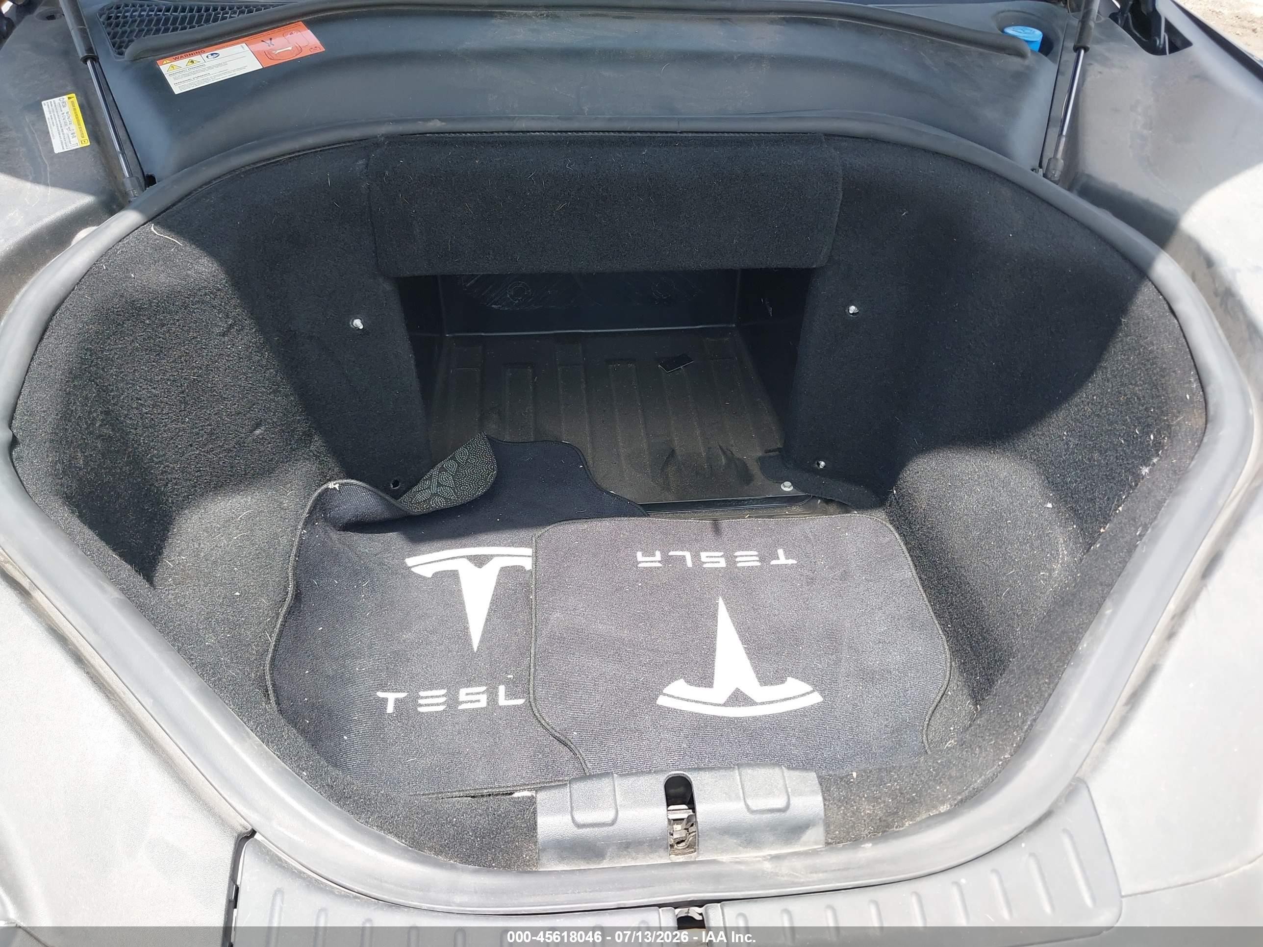 2014 Tesla Model S   Gray vin: 5YJSA1S10EFP56681